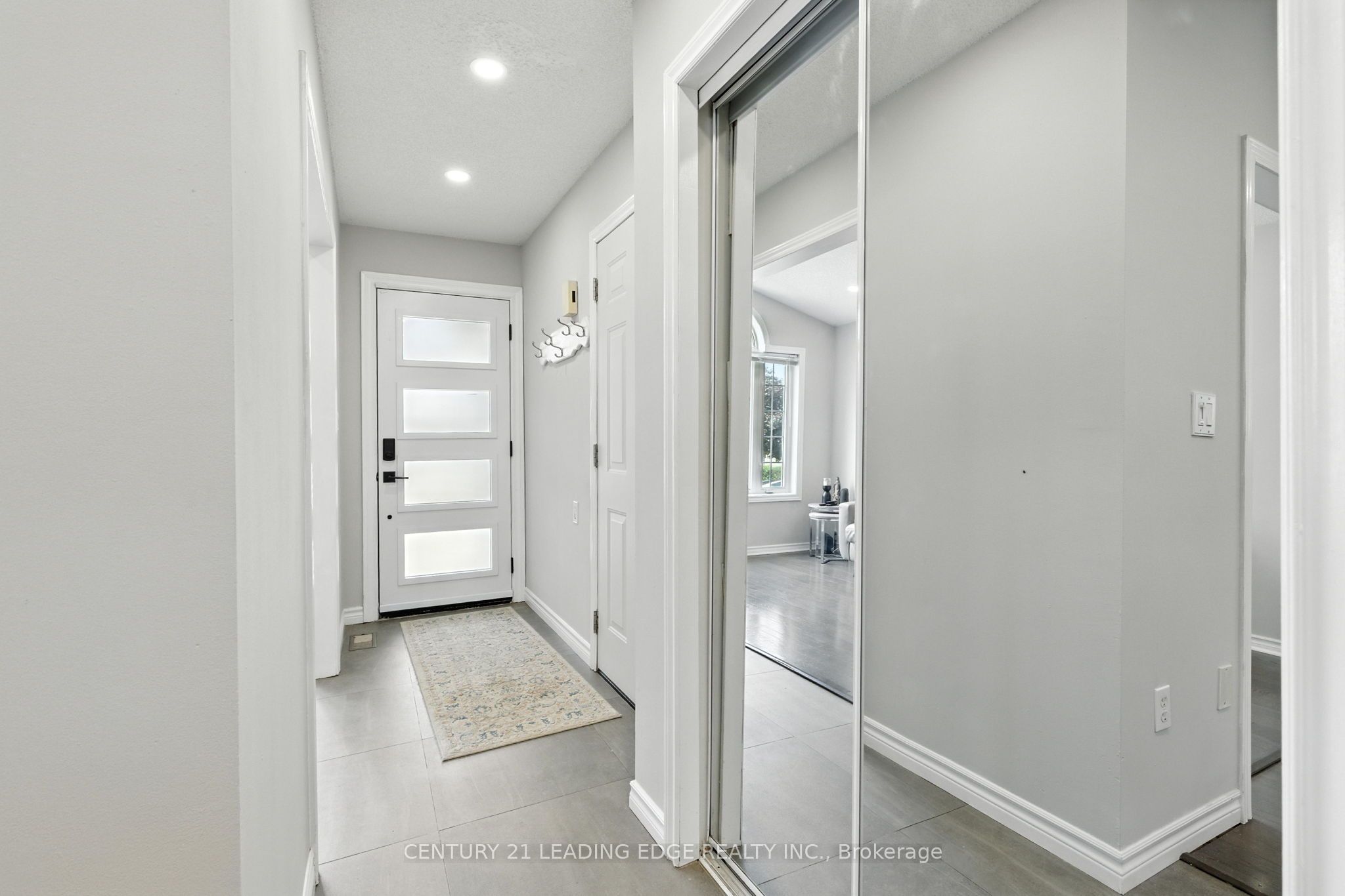 286 E 12th Street Property Photo 4