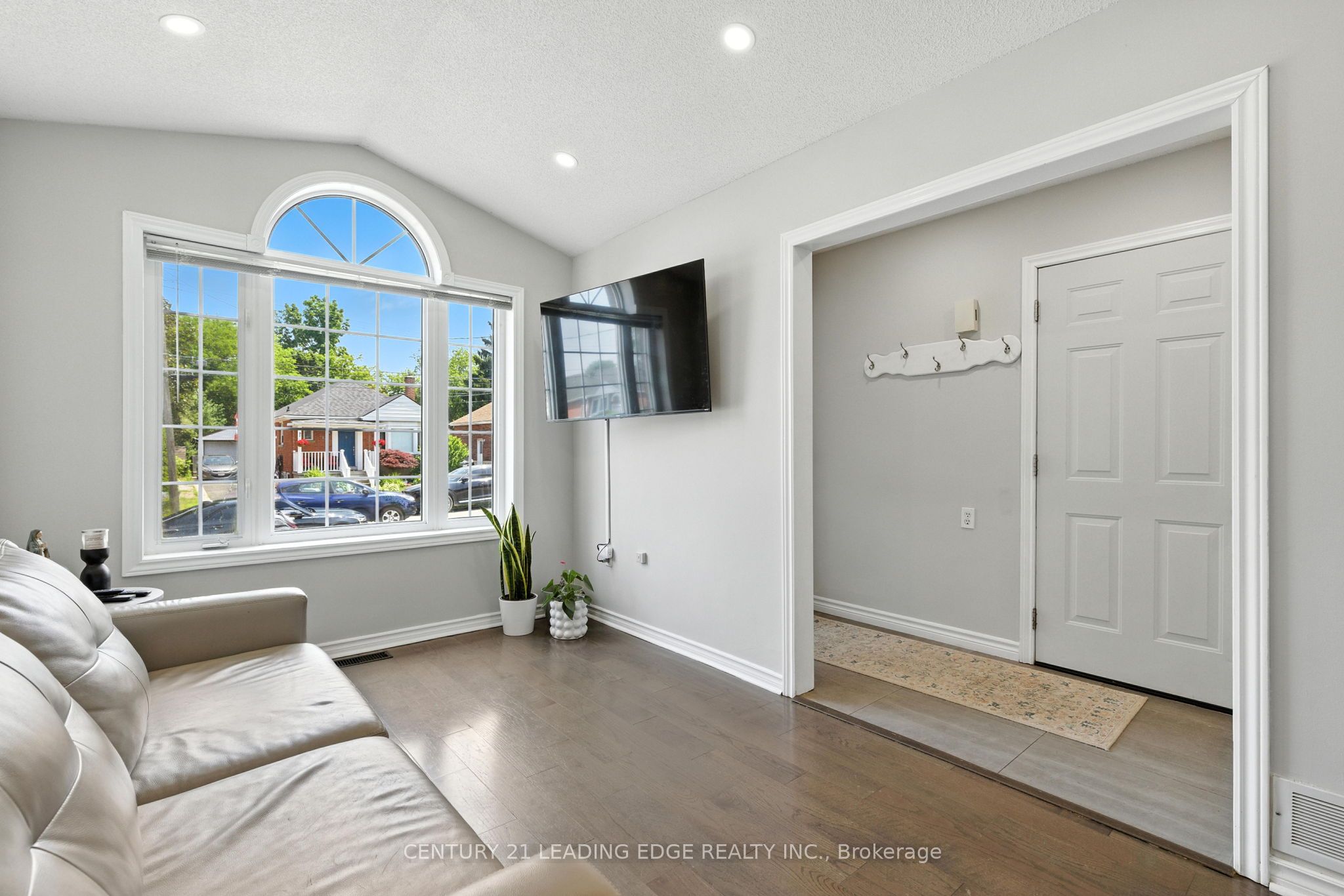286 E 12th Street Property Photo 7
