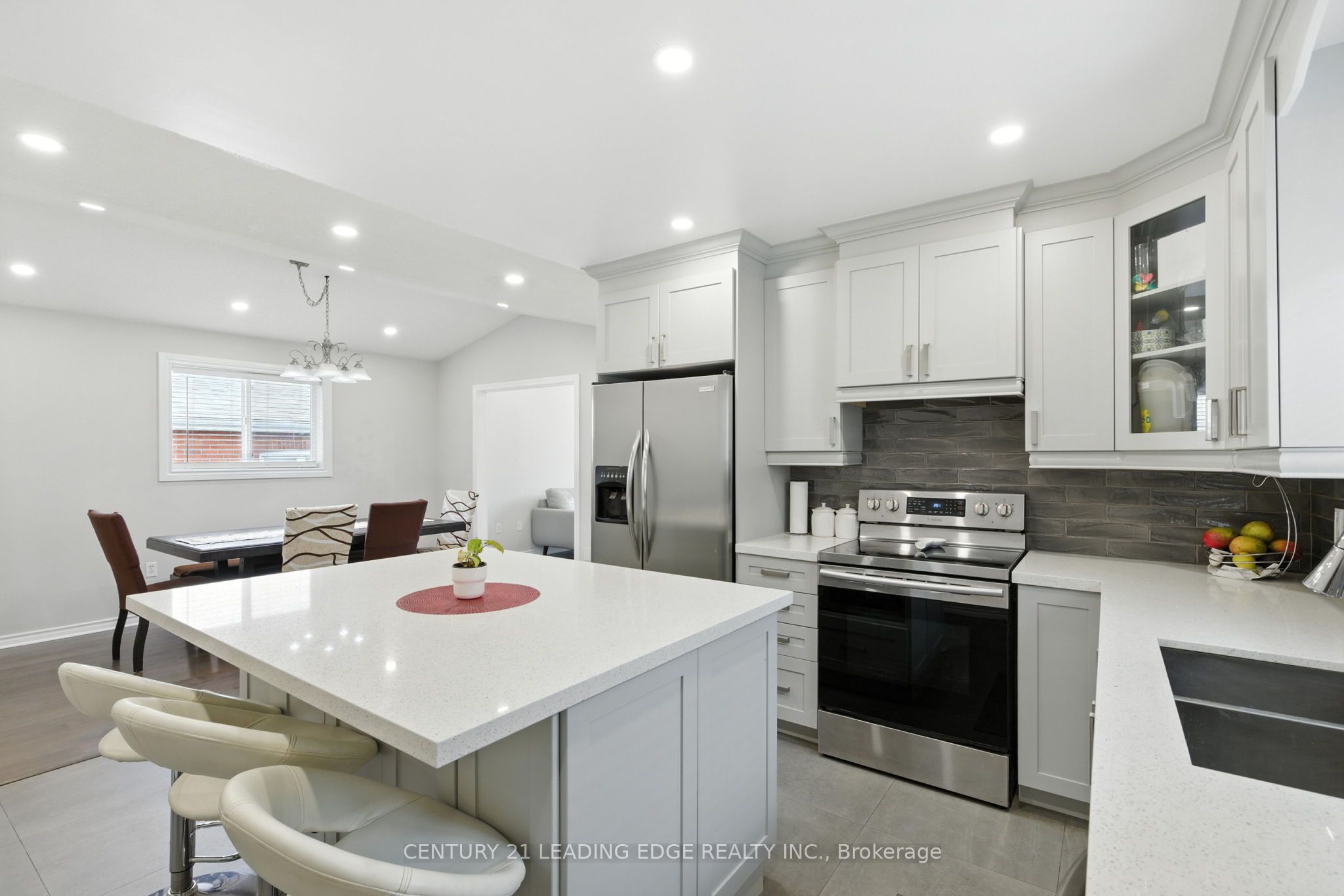 286 E 12th Street Property Photo 13