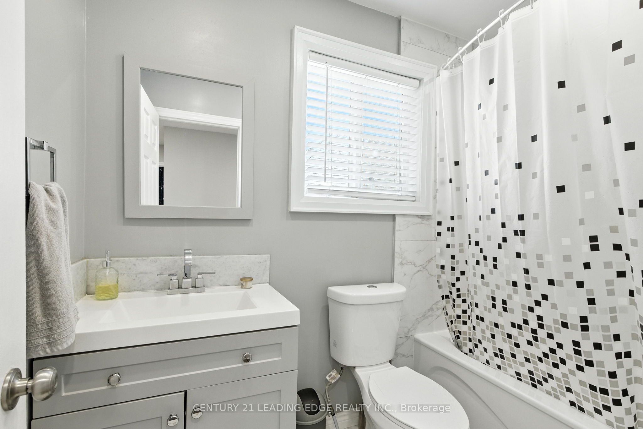 286 E 12th Street Property Photo 14