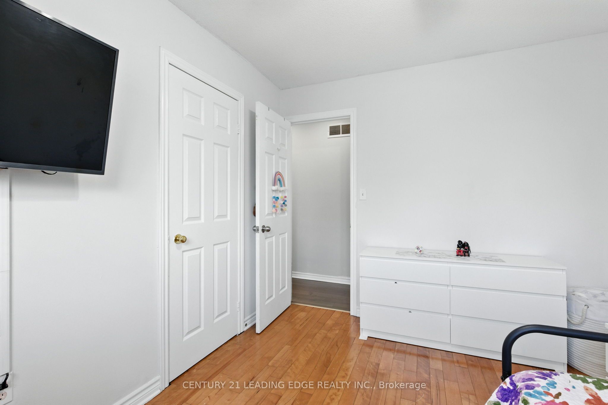 286 E 12th Street Property Photo 18