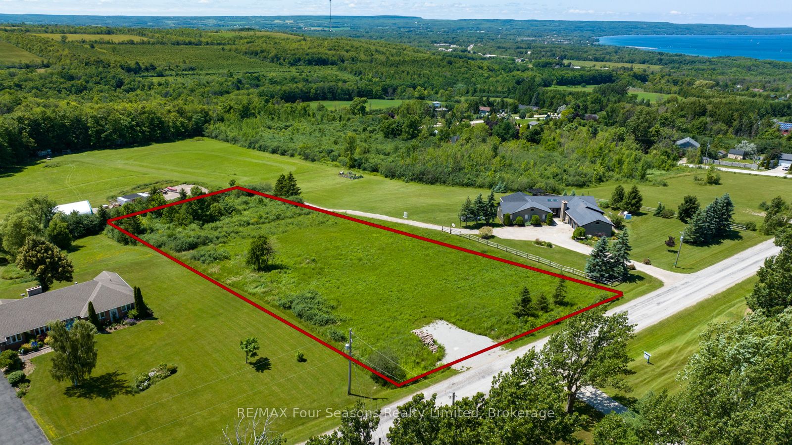 317550 3rd Line Property Photo 1