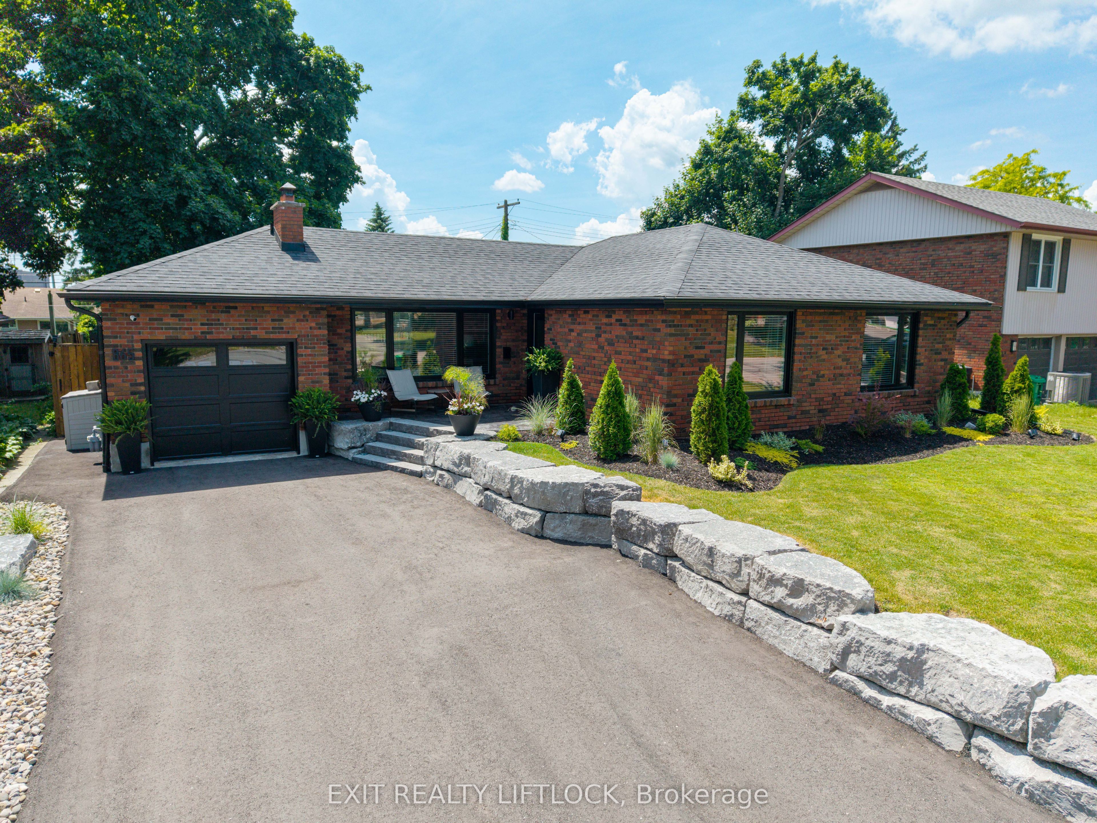 865 Kensington Drive Property Photo 1