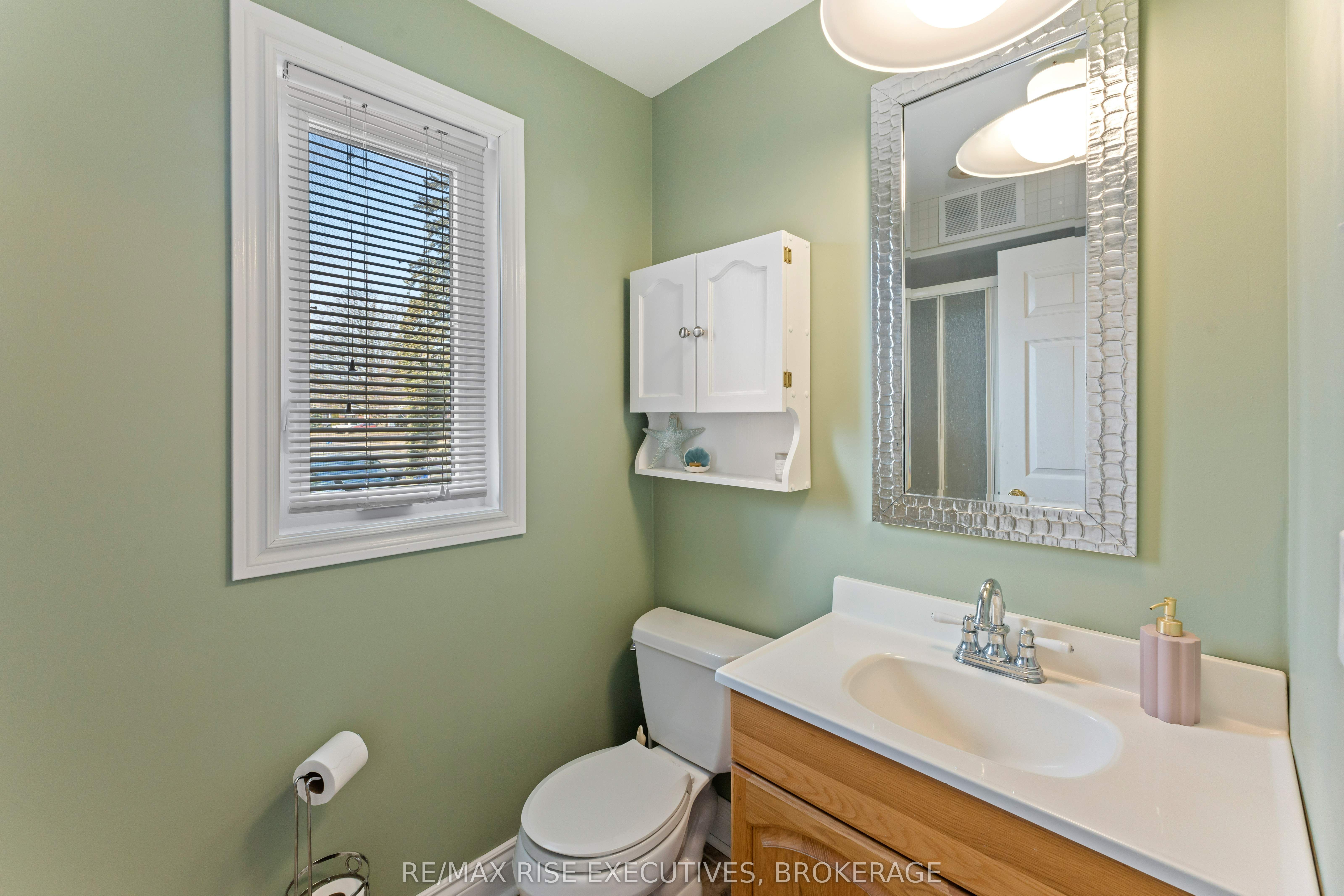 883 Percy Crescent Property Photo 9
