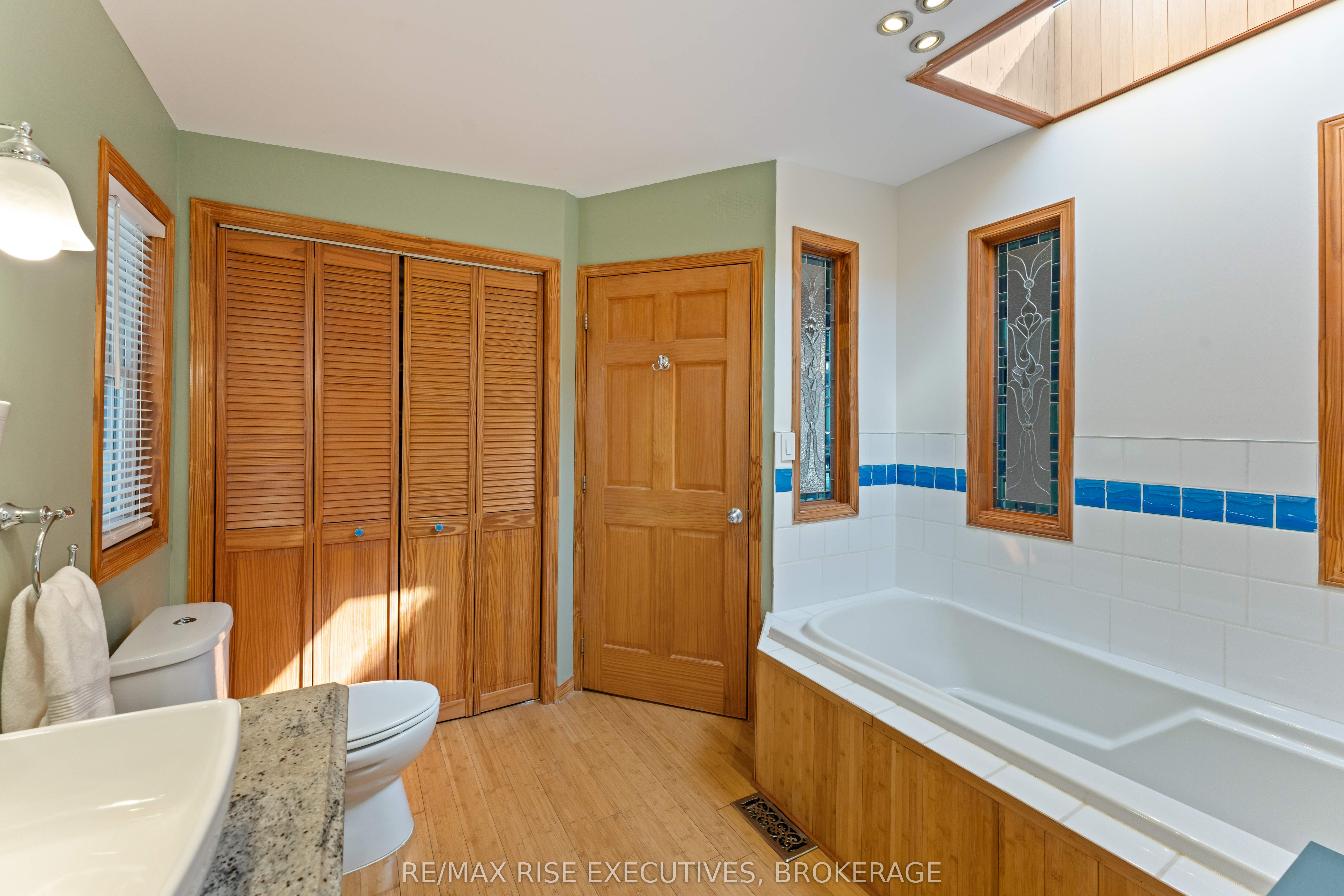 883 Percy Crescent Property Photo 15