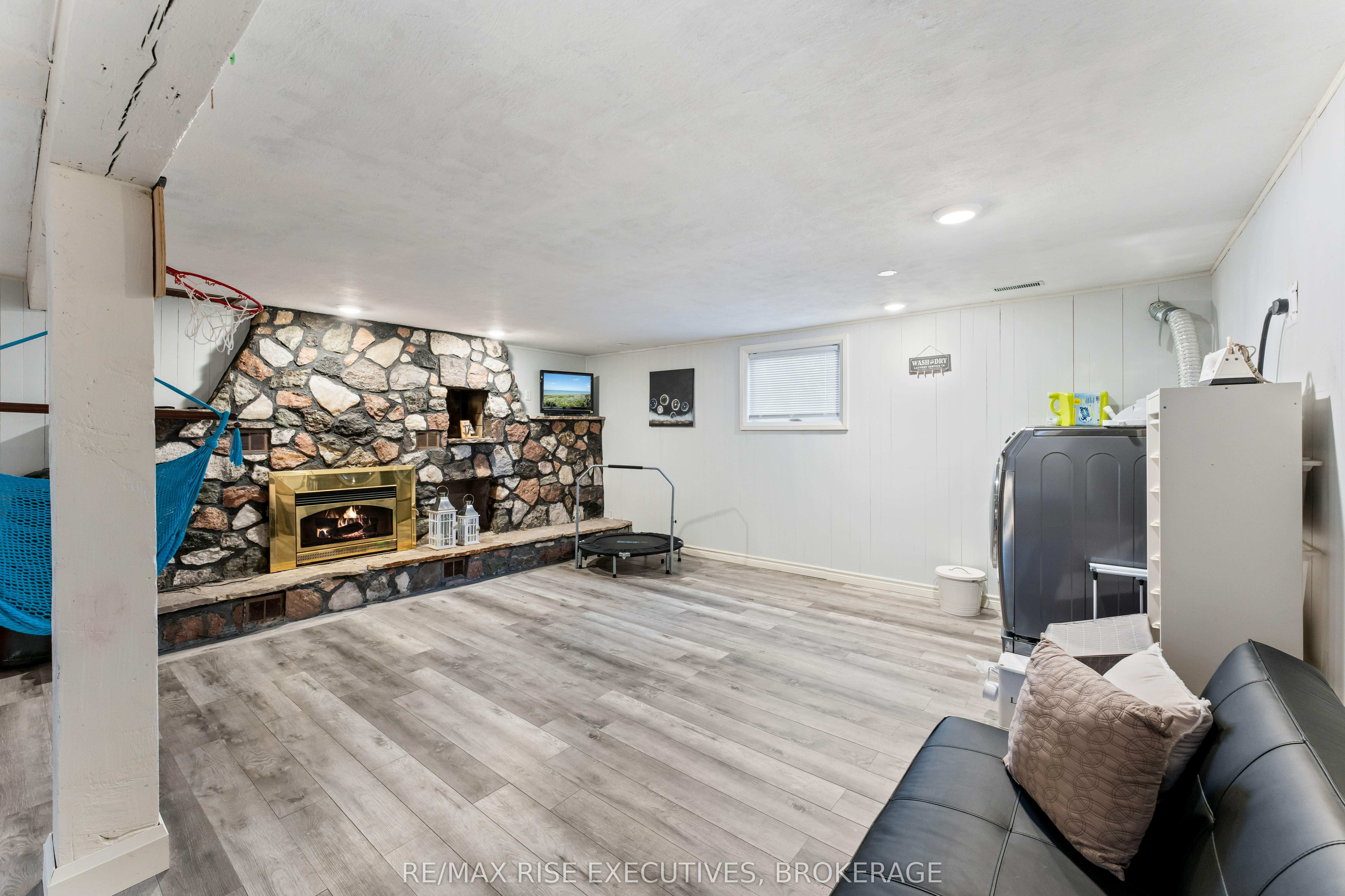 883 Percy Crescent Property Photo 16