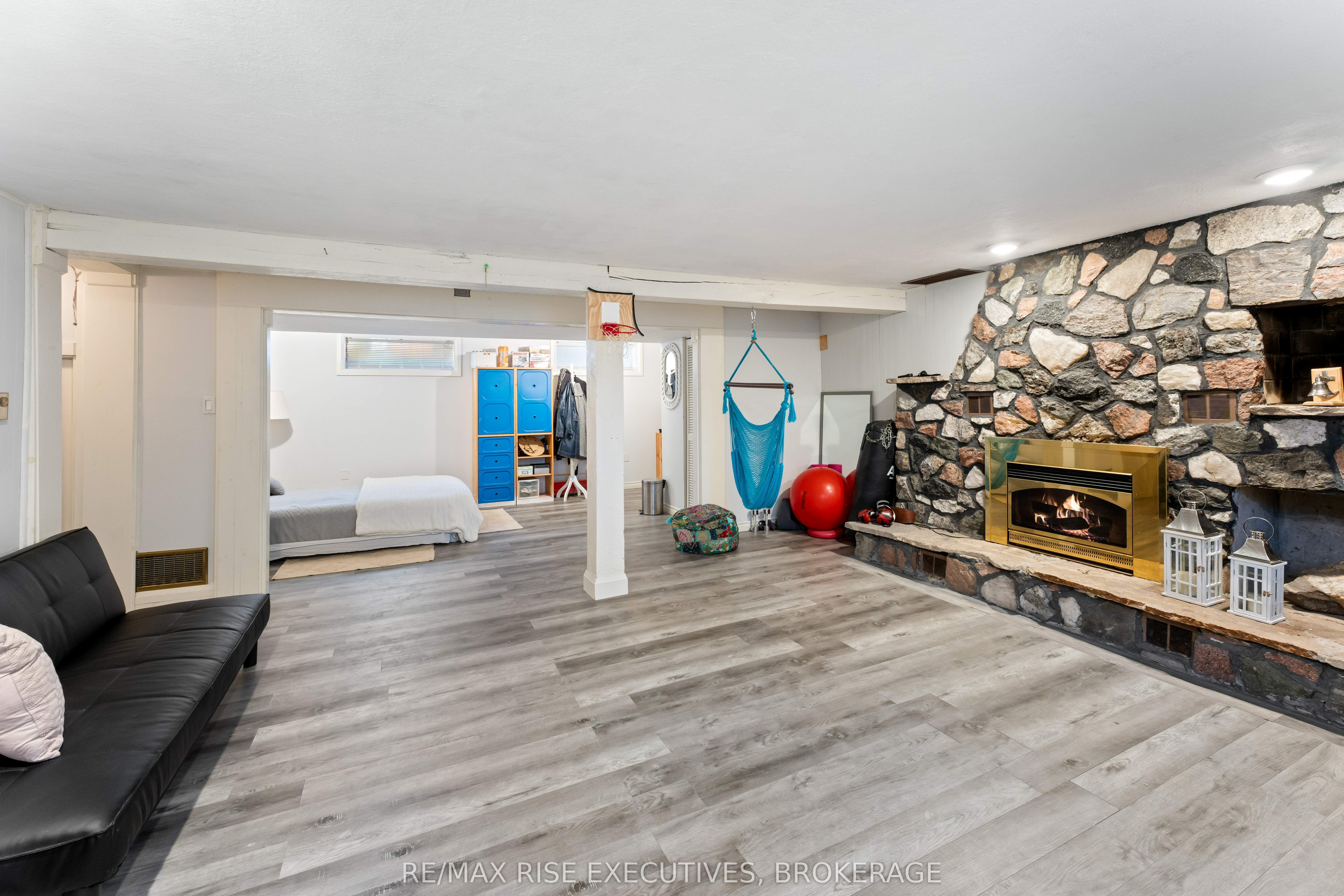 883 Percy Crescent Property Photo 17