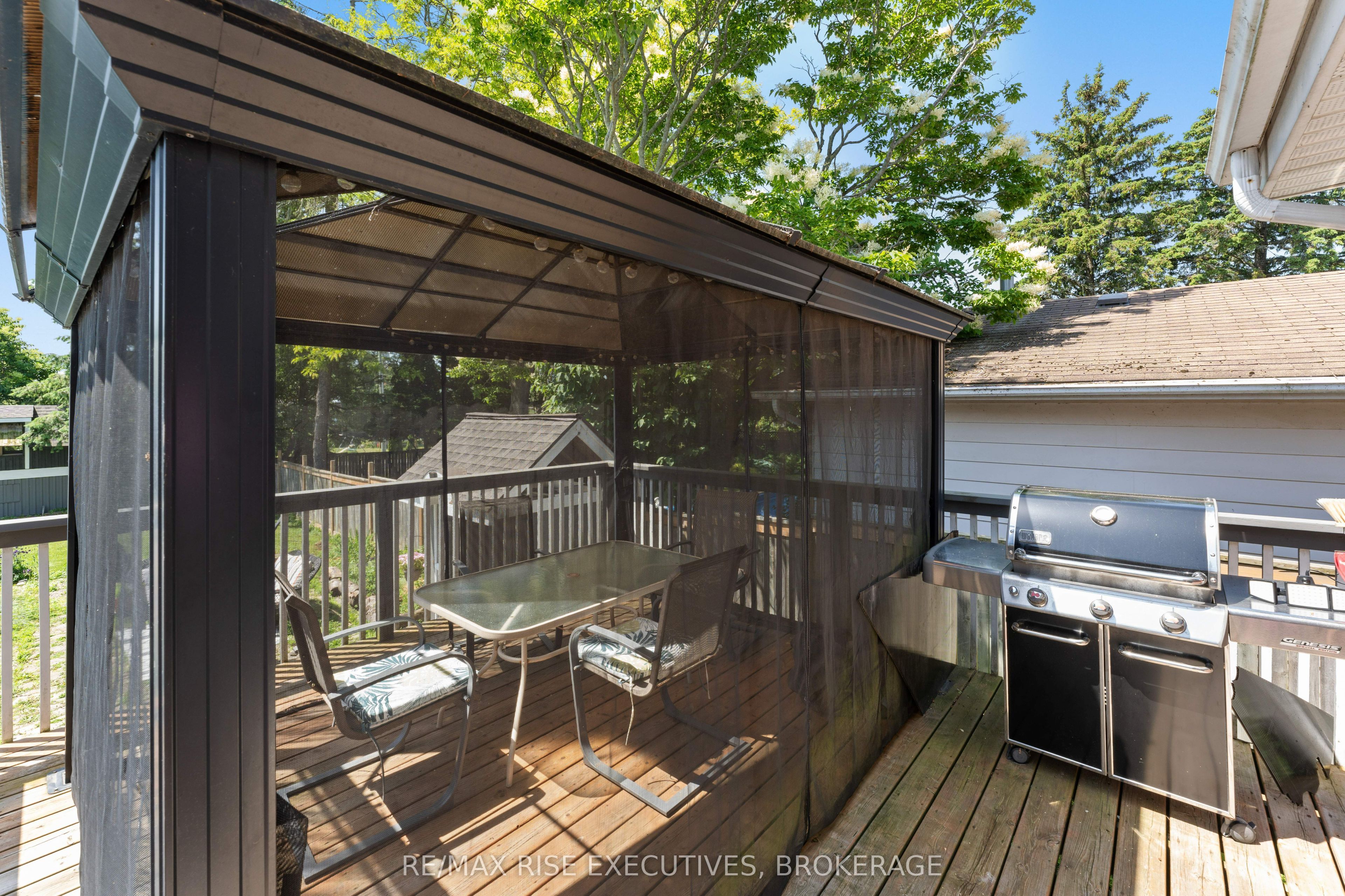 883 Percy Crescent Property Photo 20