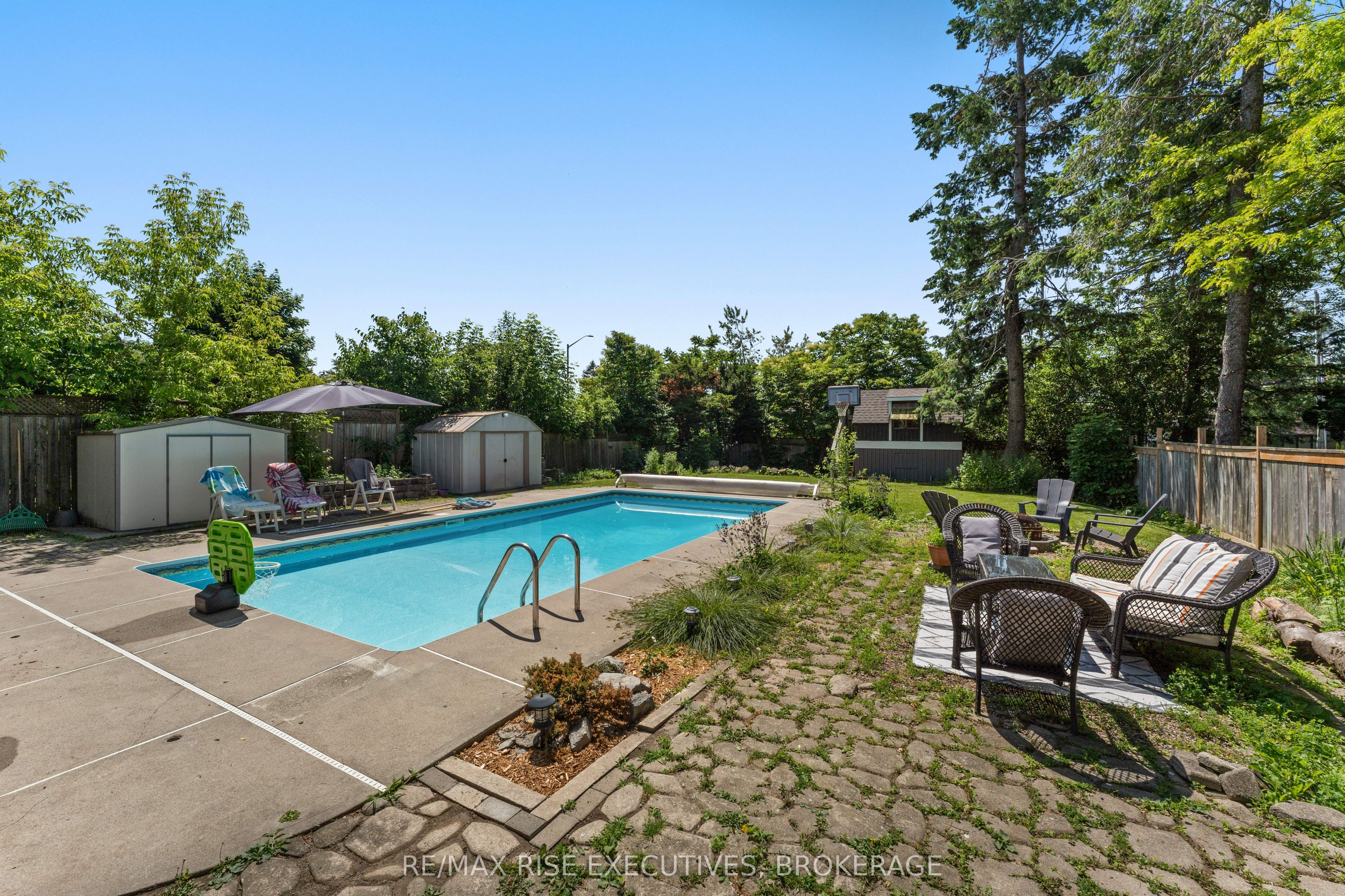 883 Percy Crescent Property Photo 21
