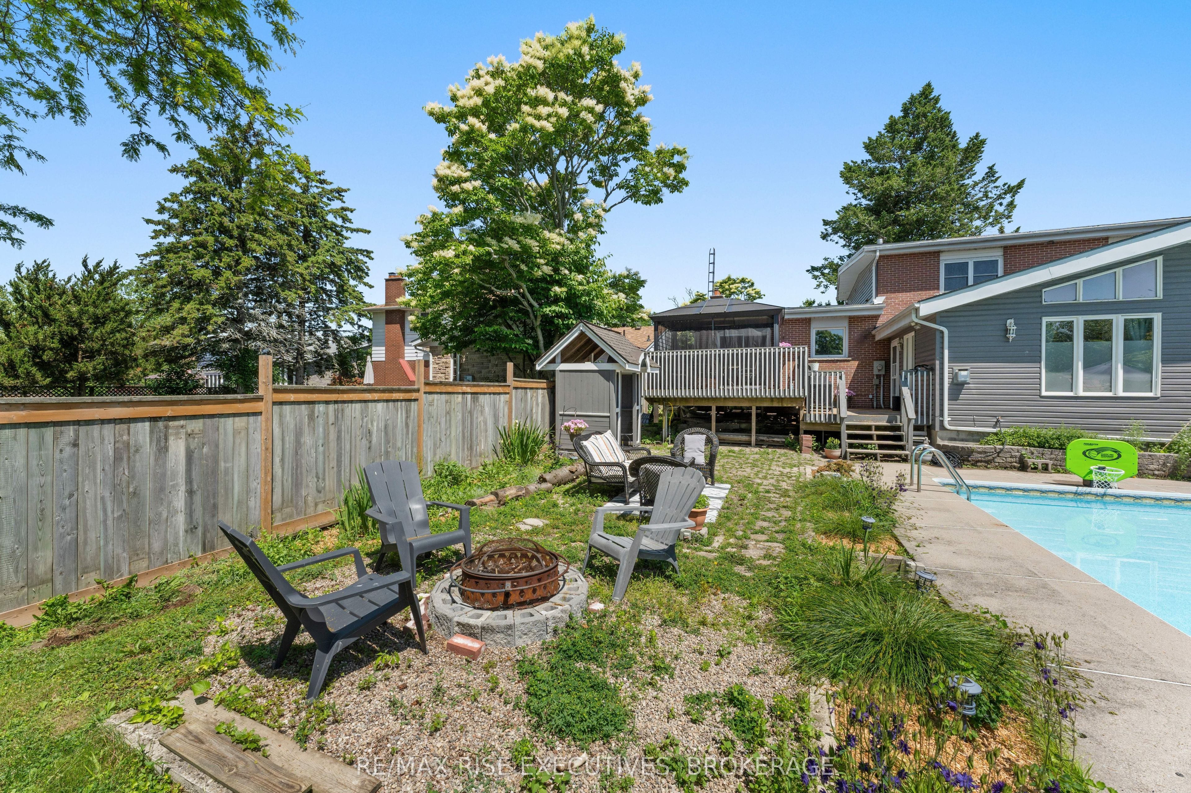 883 Percy Crescent Property Photo 23