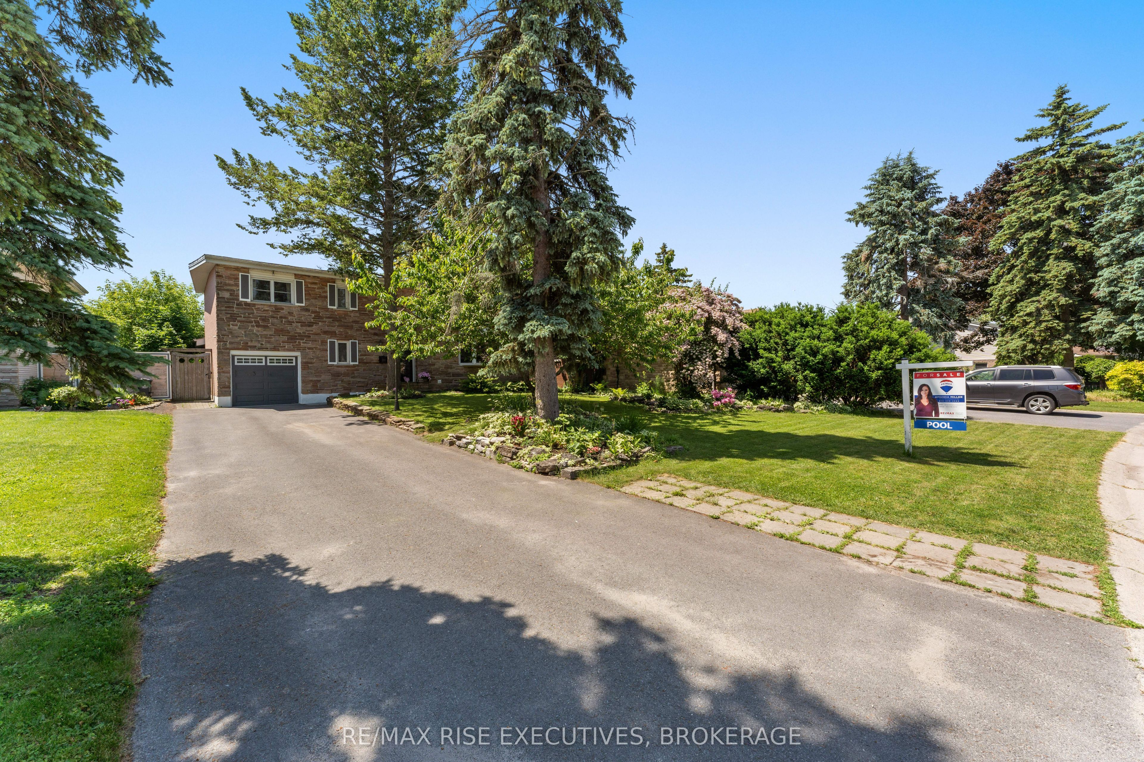 883 Percy Crescent Property Photo 25