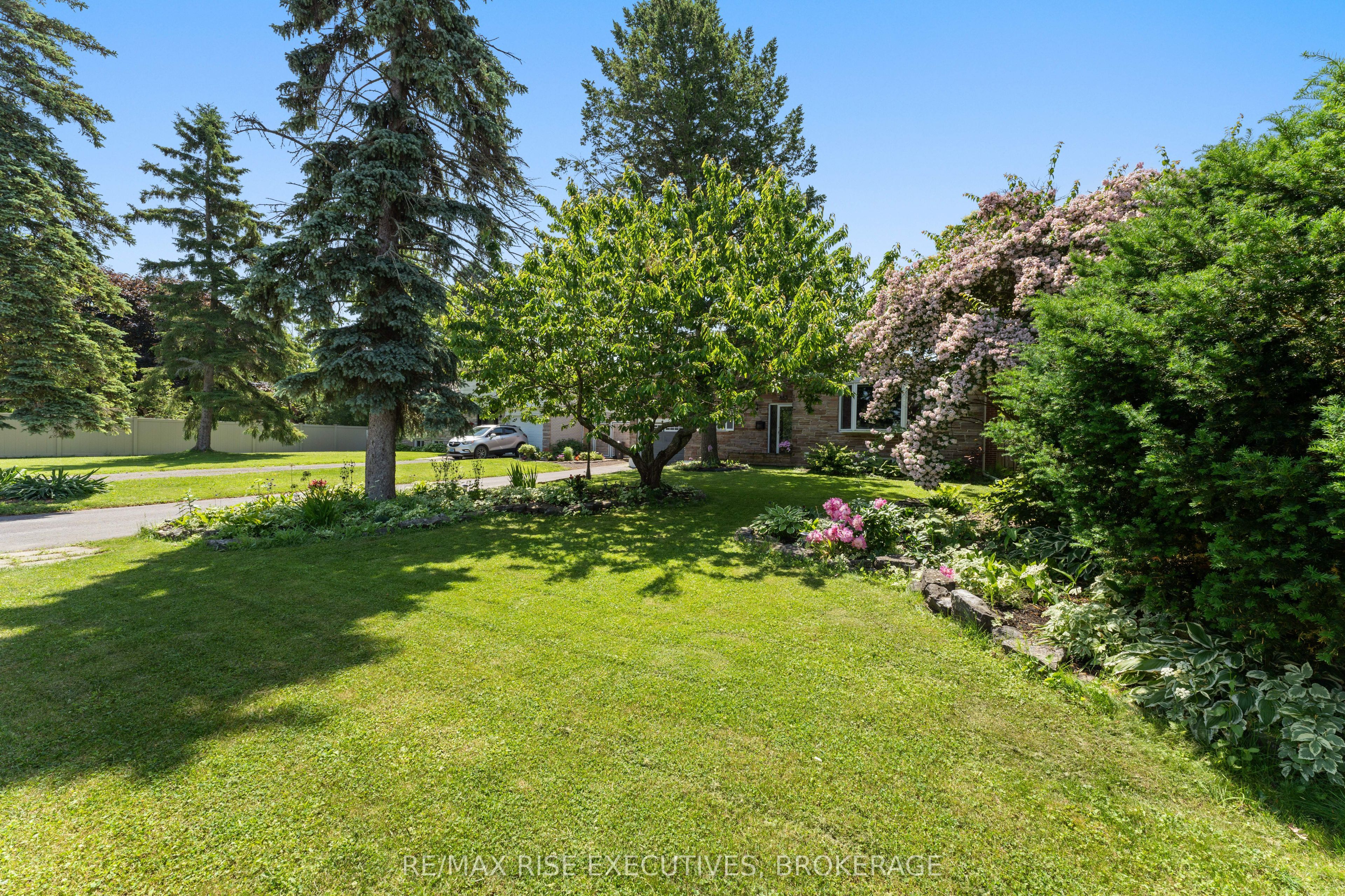 883 Percy Crescent Property Photo 26