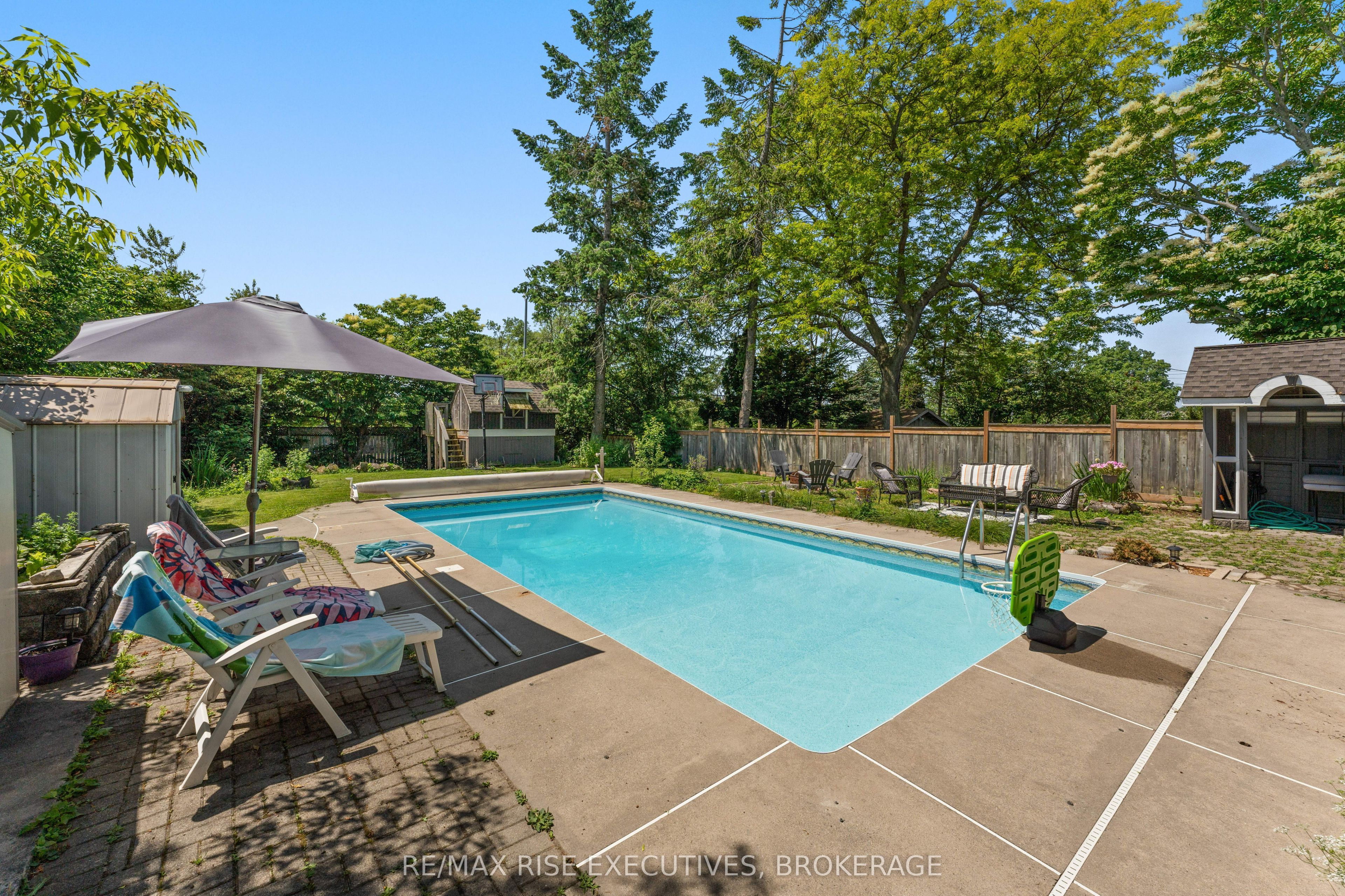883 Percy Crescent Property Photo 44