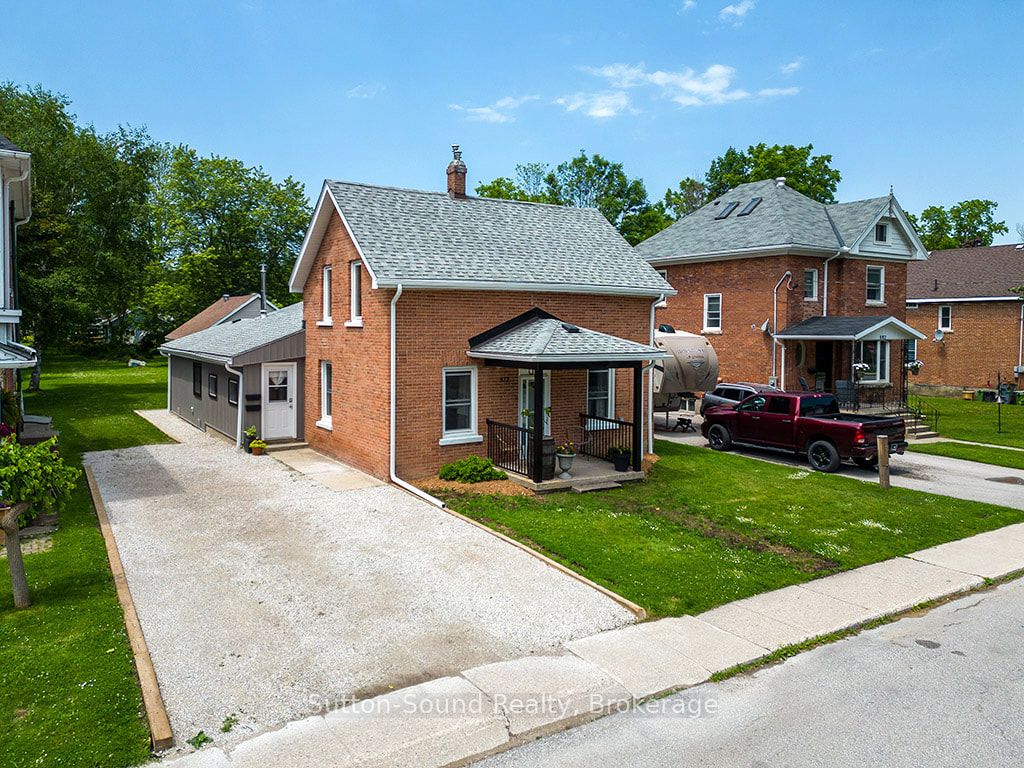 872 5th Avenue W Property Photo 1