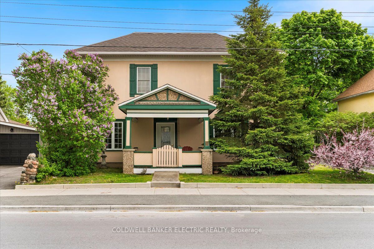 79 Doxsee Avenue N Property Photo 1