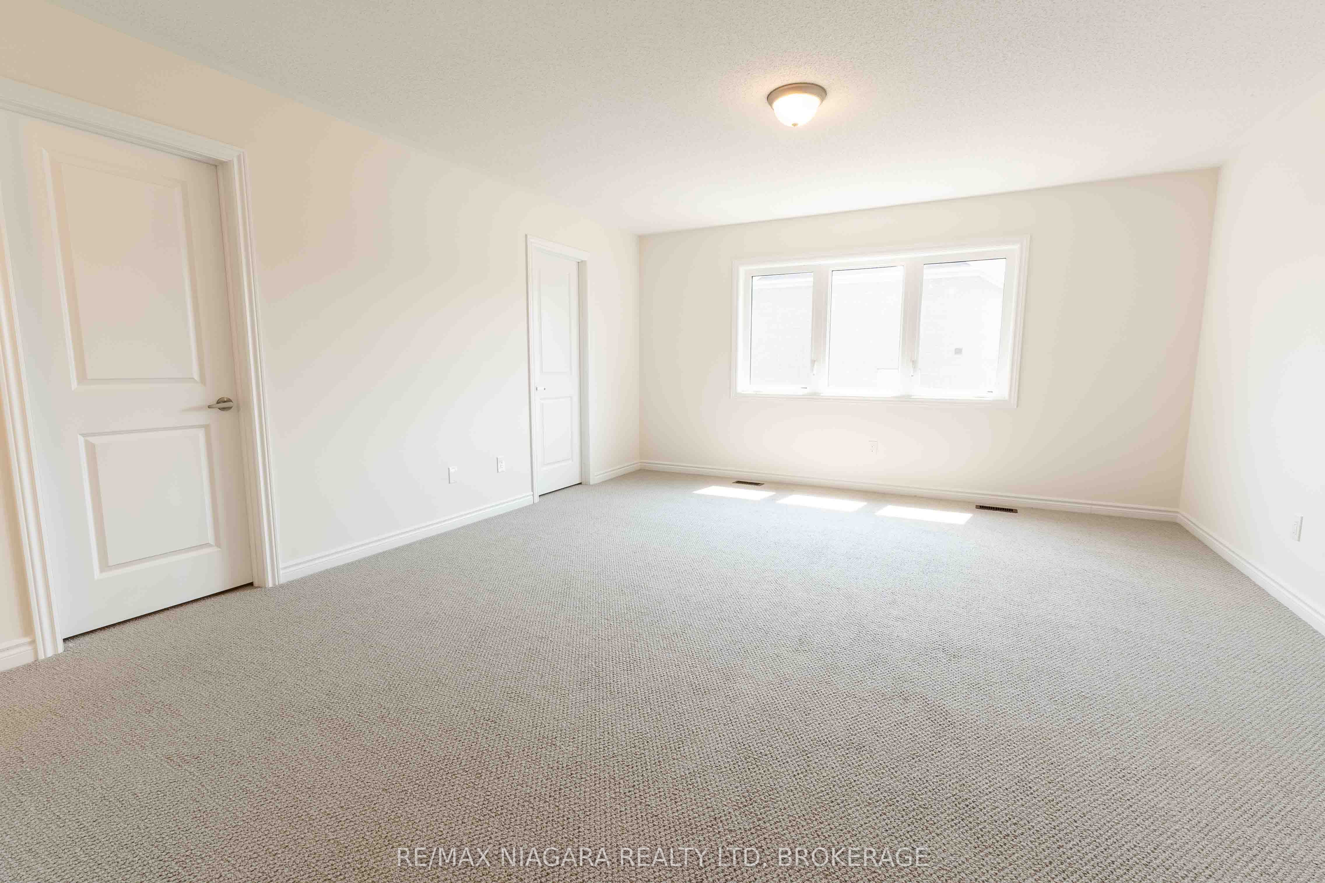 25 Oriole Crescent Property Photo 6