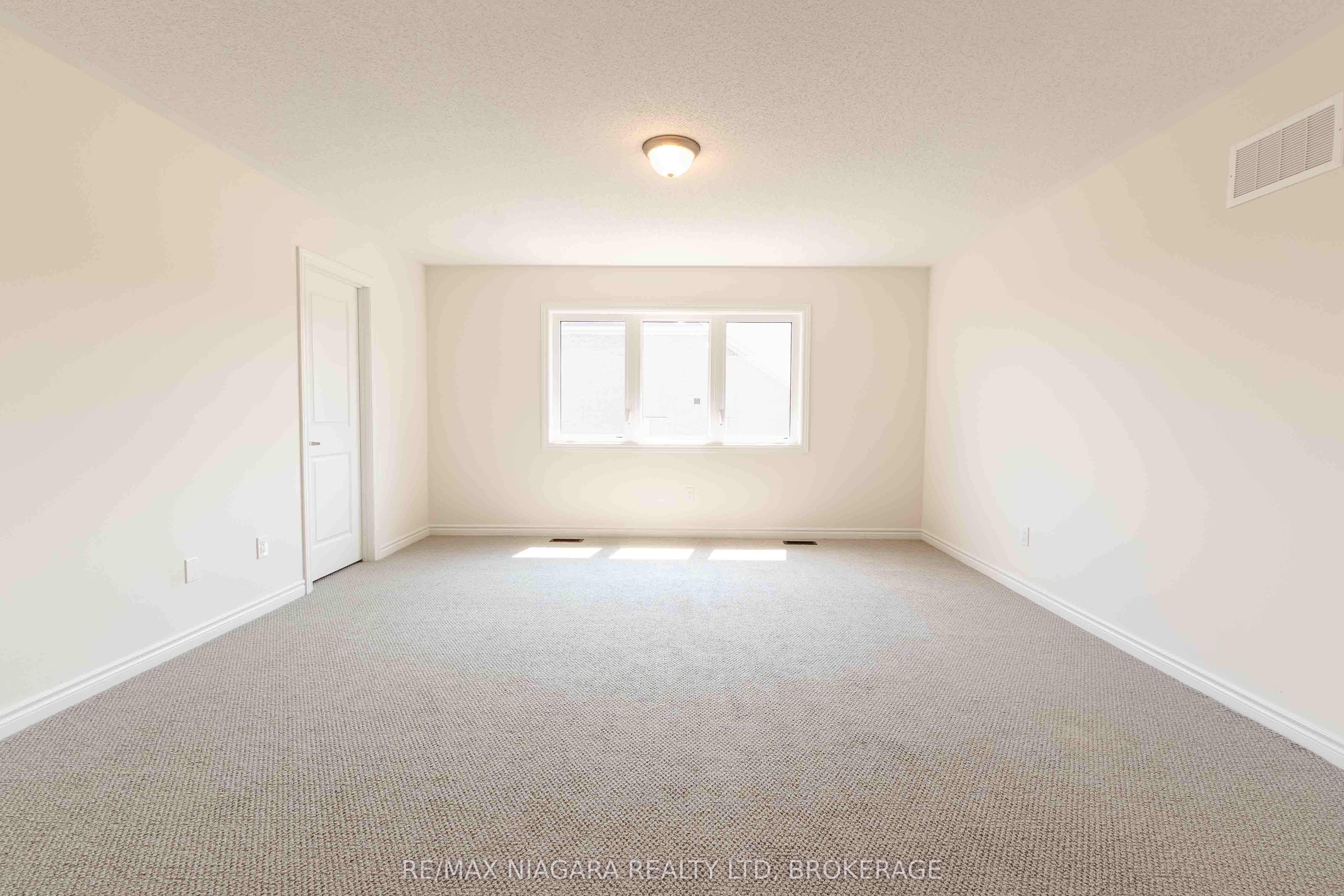 25 Oriole Crescent Property Photo 7