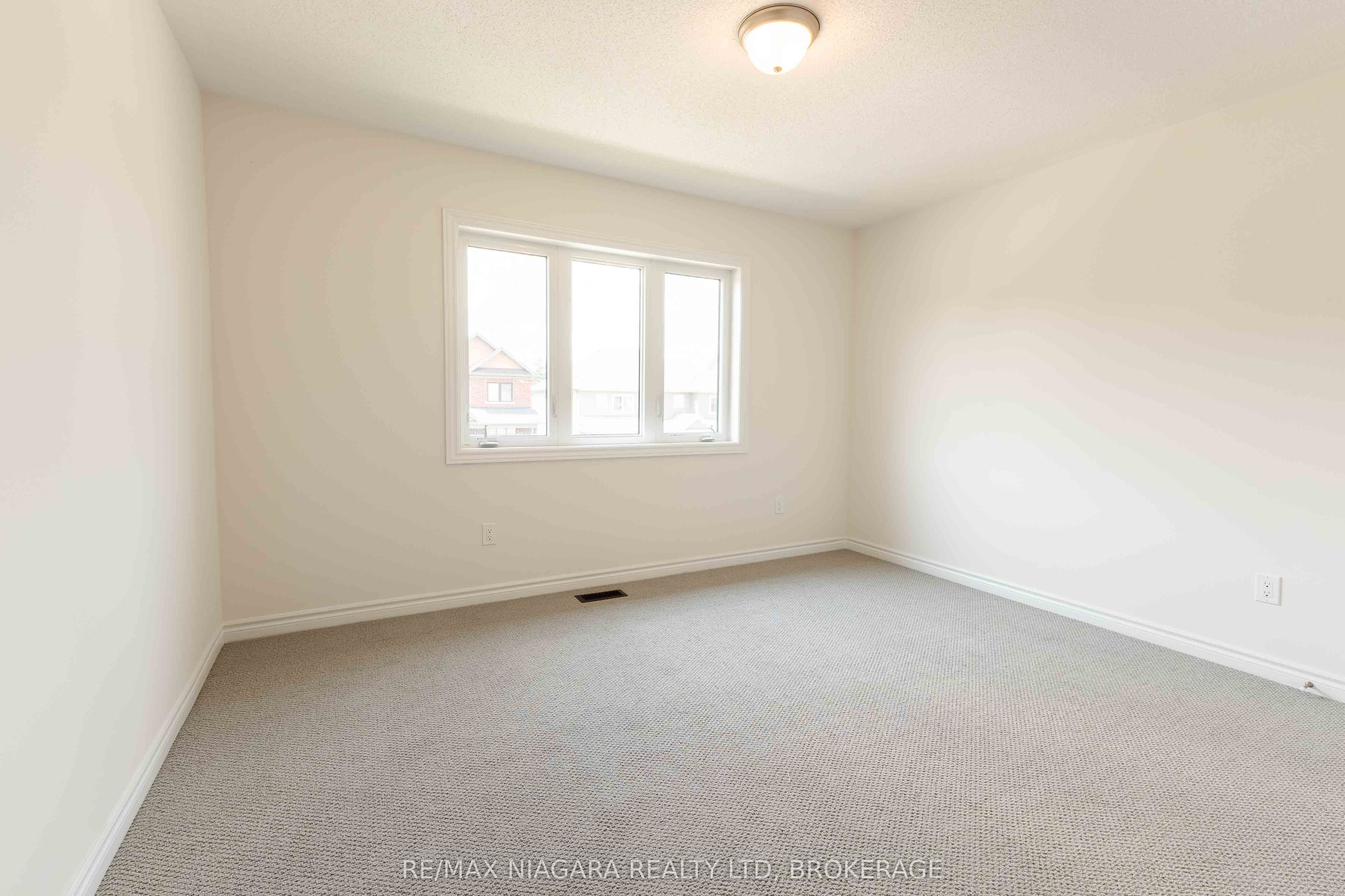 25 Oriole Crescent Property Photo 31