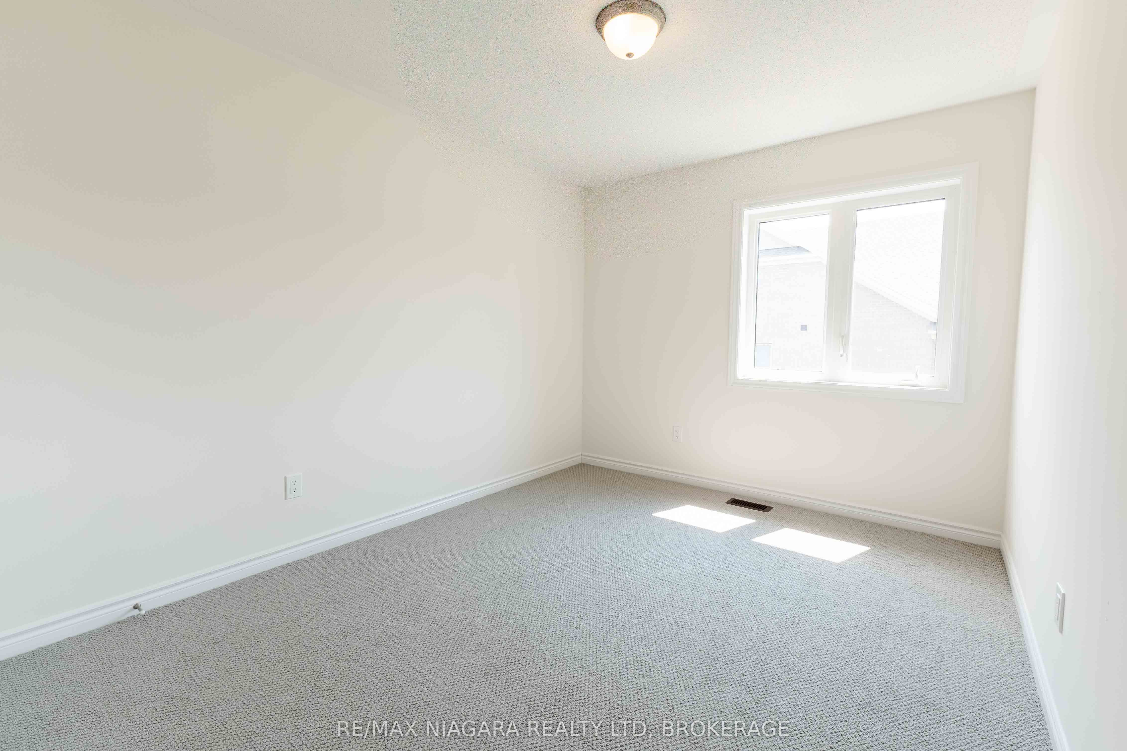25 Oriole Crescent Property Photo 34