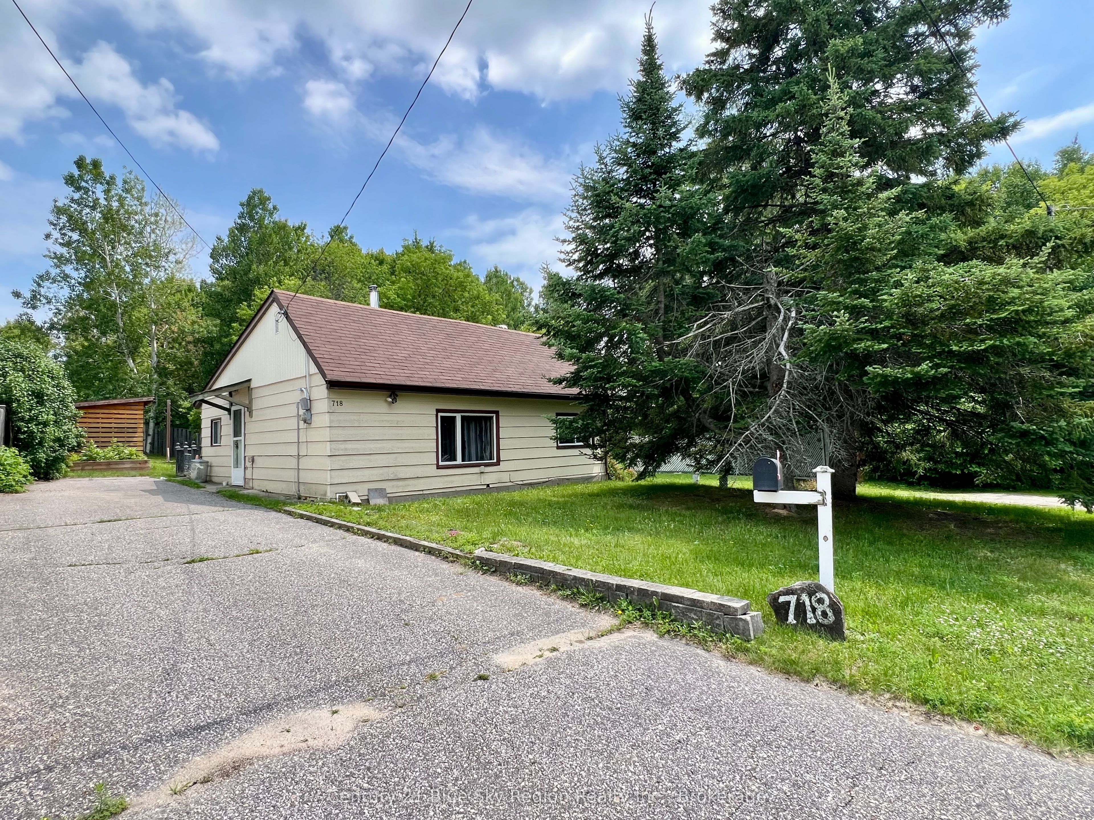 718 Winters Street Property Photo 1