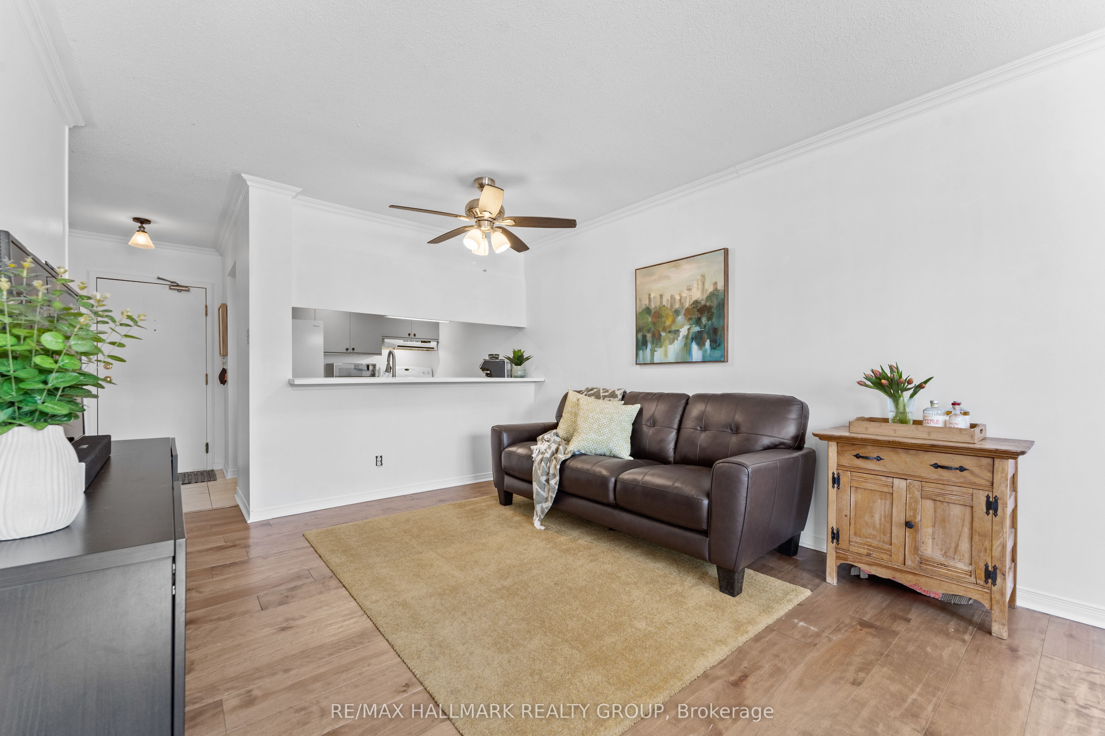 1099 Cadboro Road 104 Property Photo 5