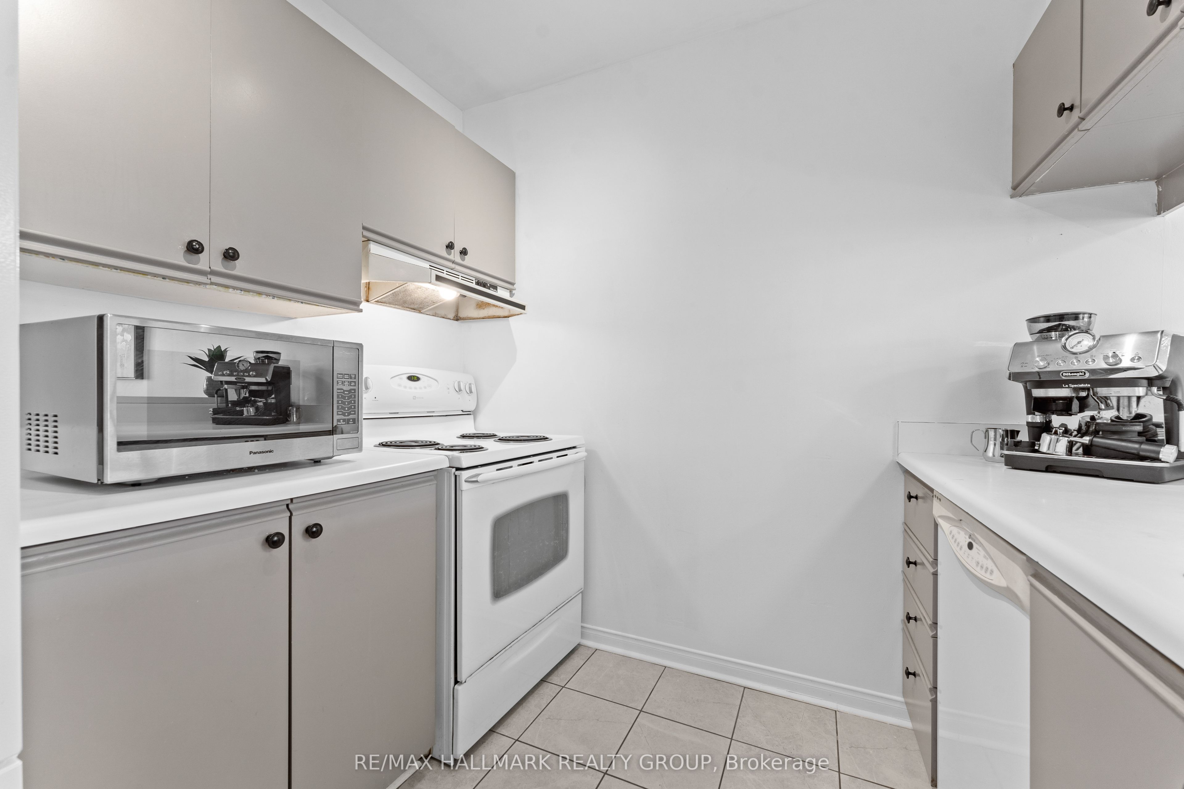 1099 Cadboro Road 104 Property Photo 12