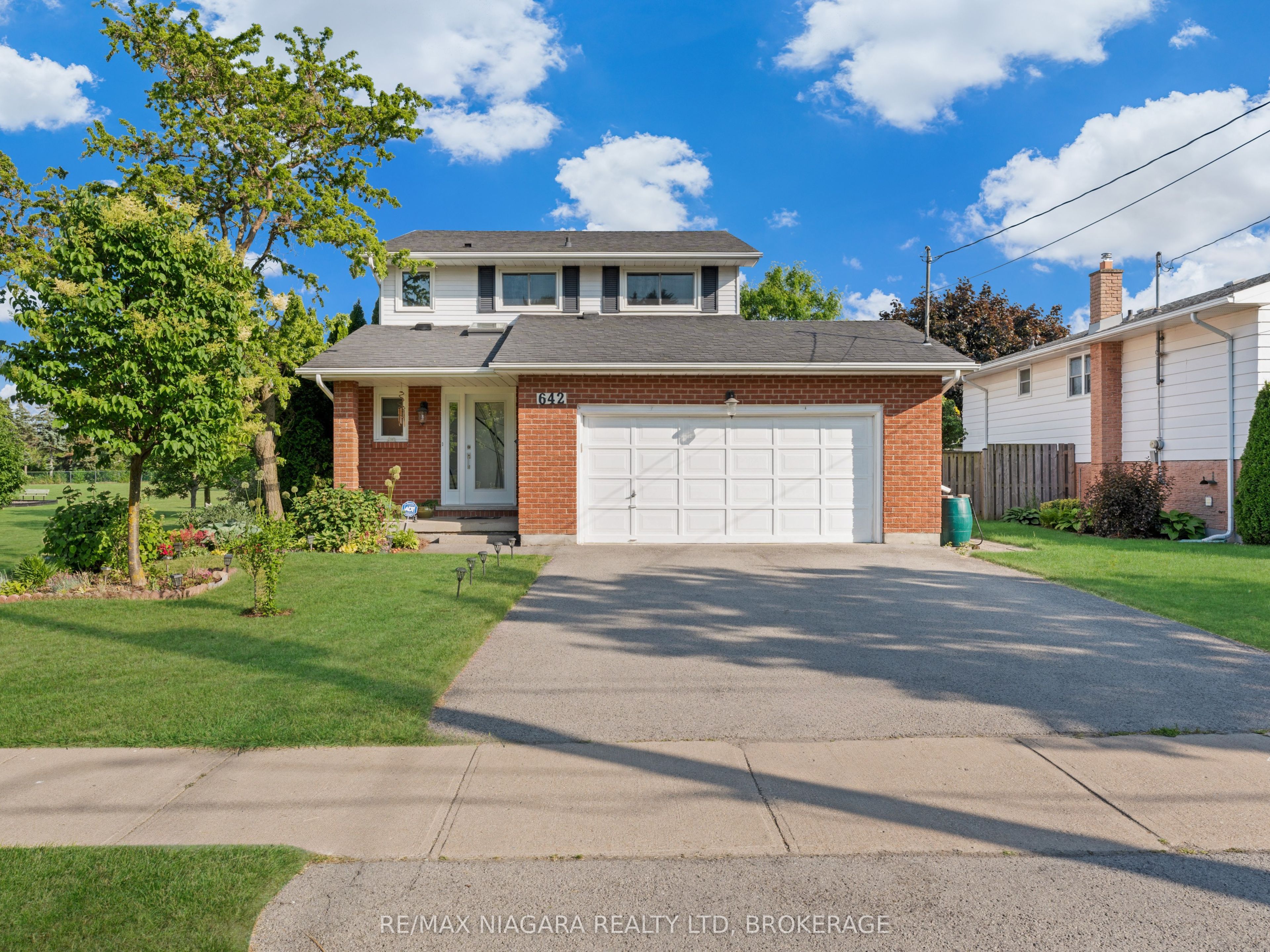 642 Carlton Street Property Photo 2