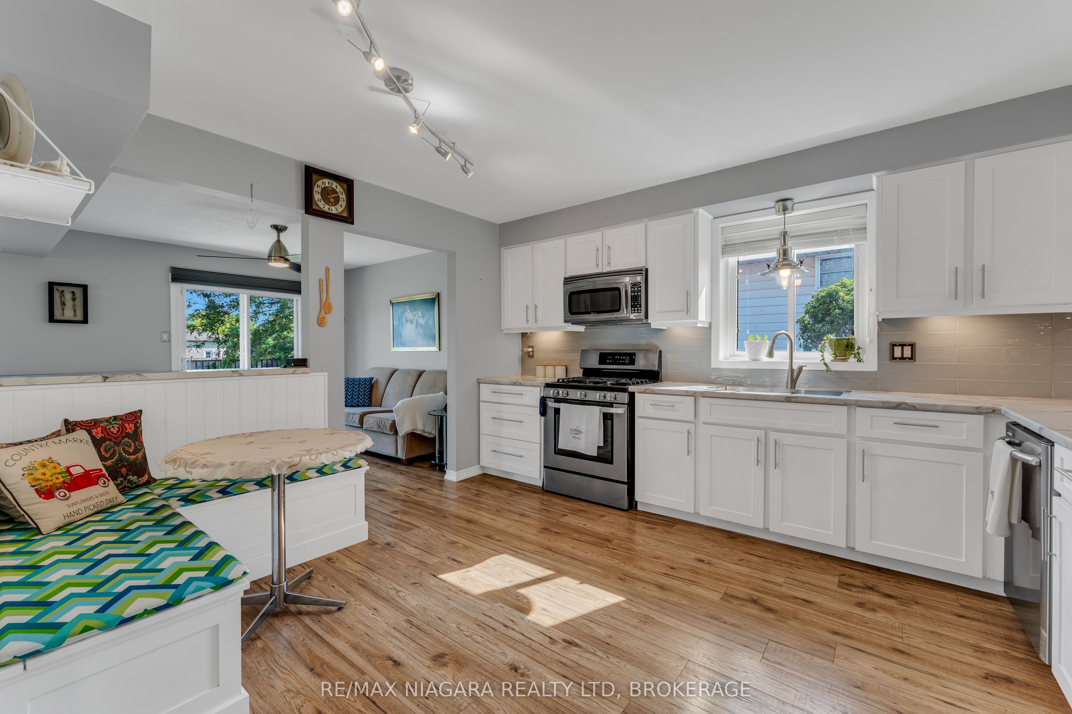 642 Carlton Street Property Photo 5