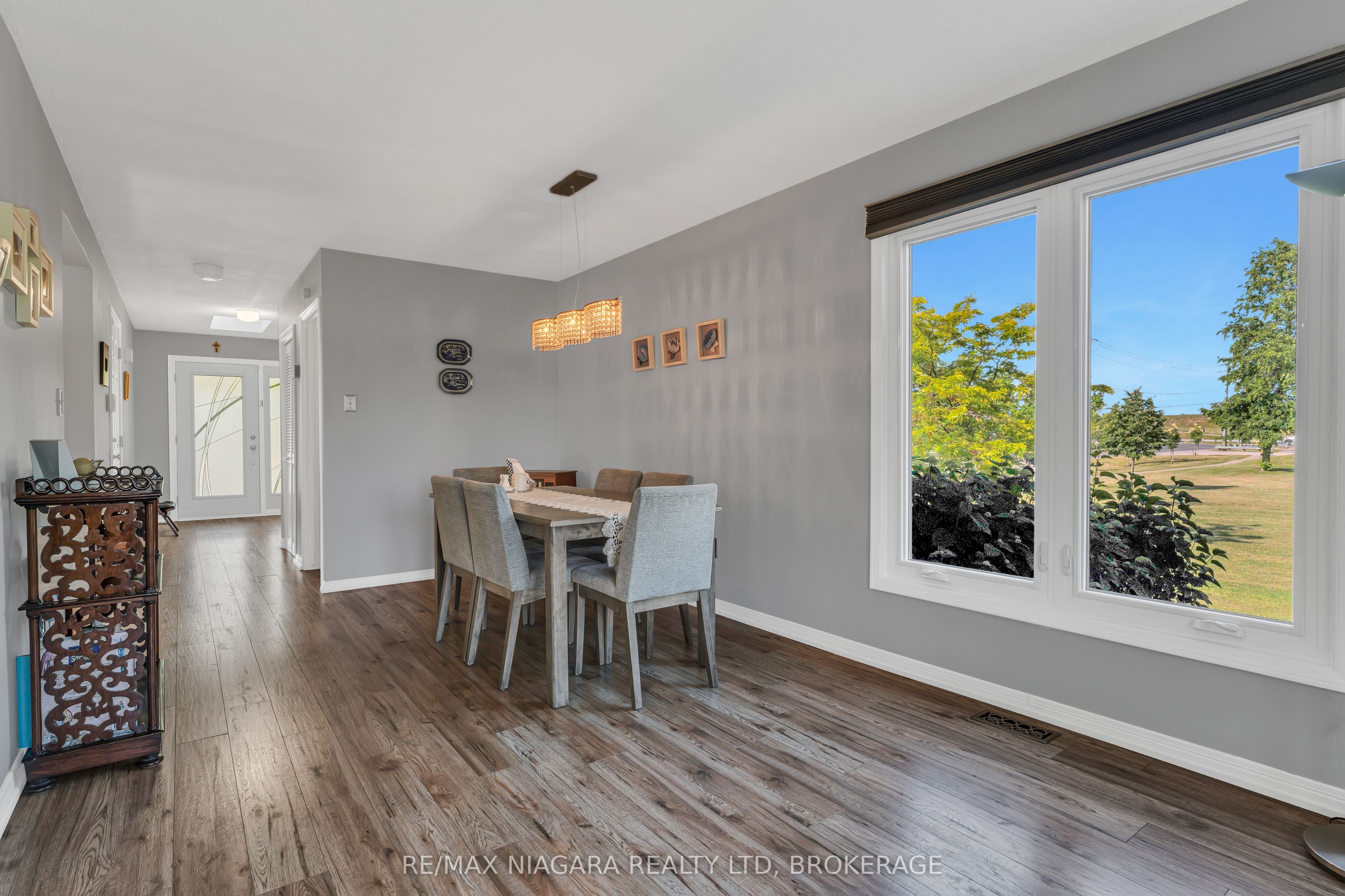 642 Carlton Street Property Photo 9