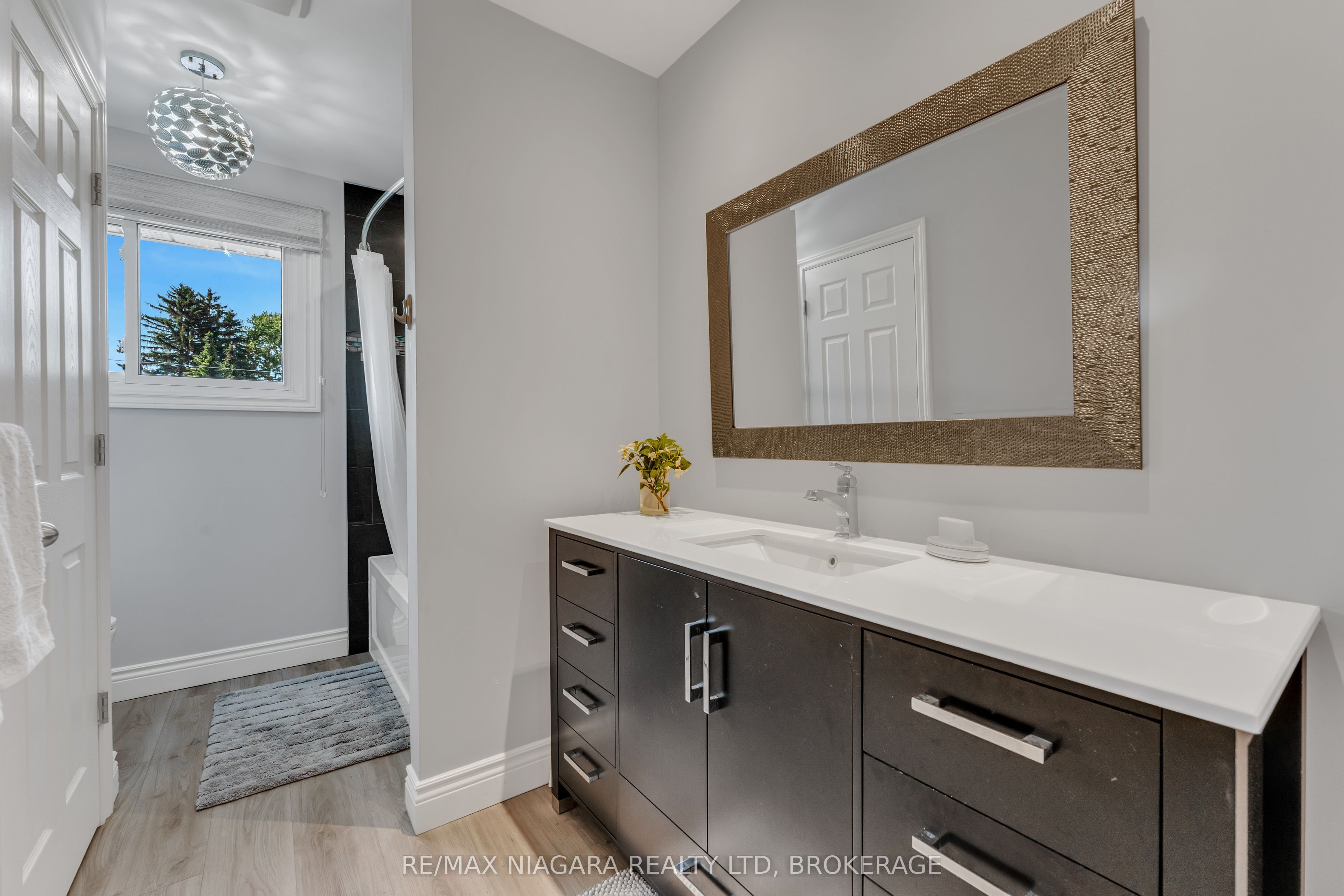 642 Carlton Street Property Photo 15