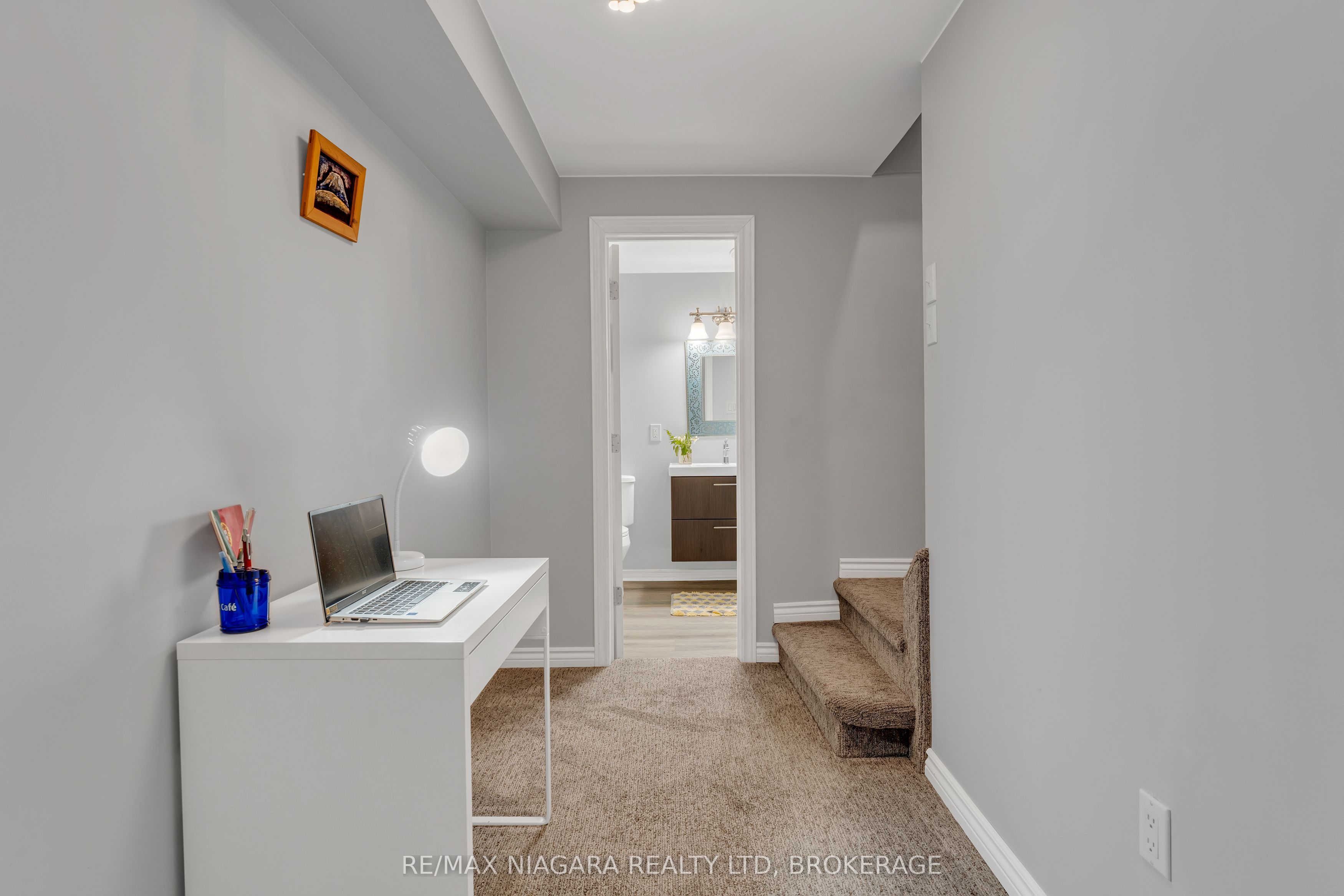 642 Carlton Street Property Photo 20
