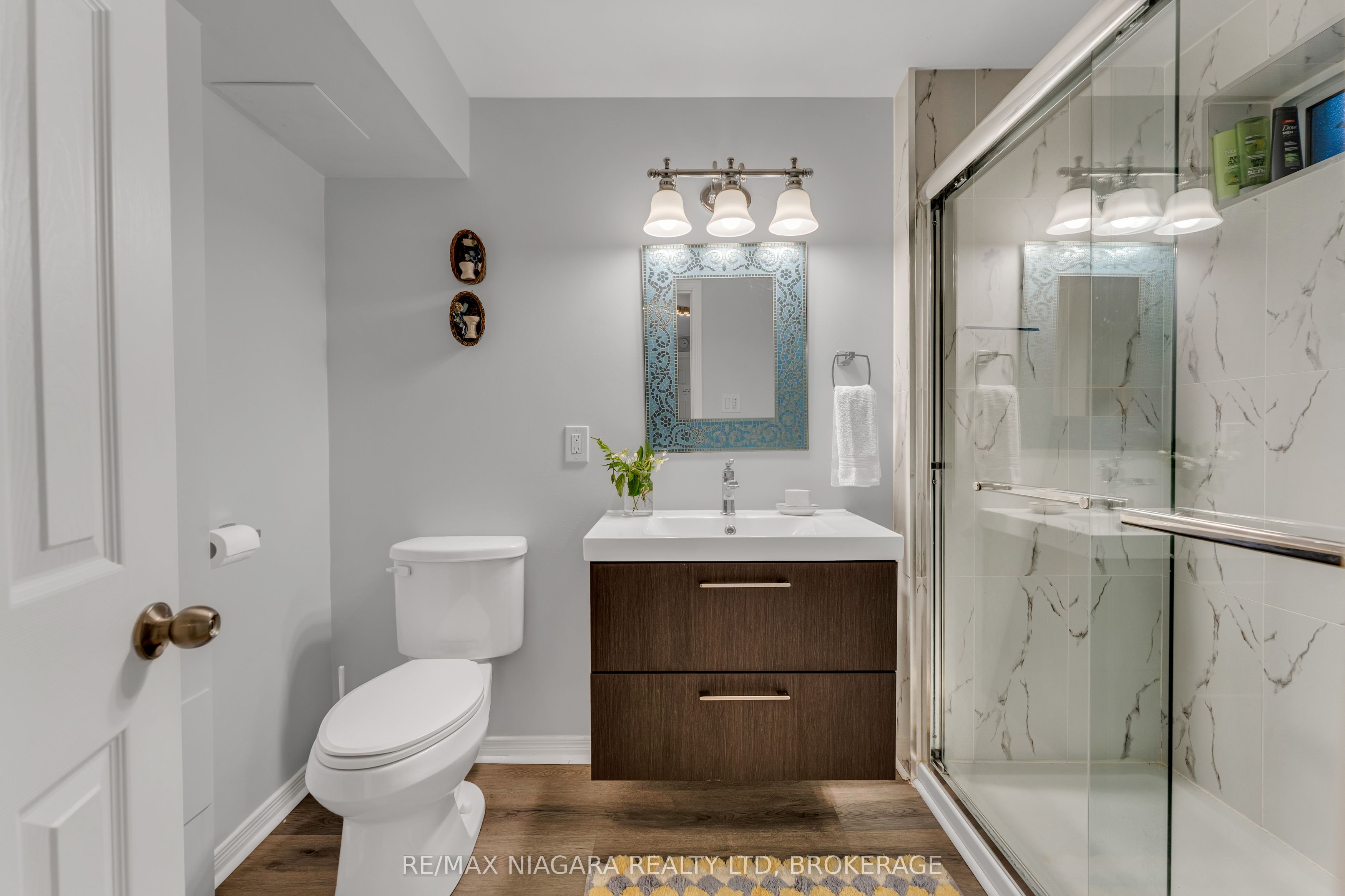 642 Carlton Street Property Photo 21