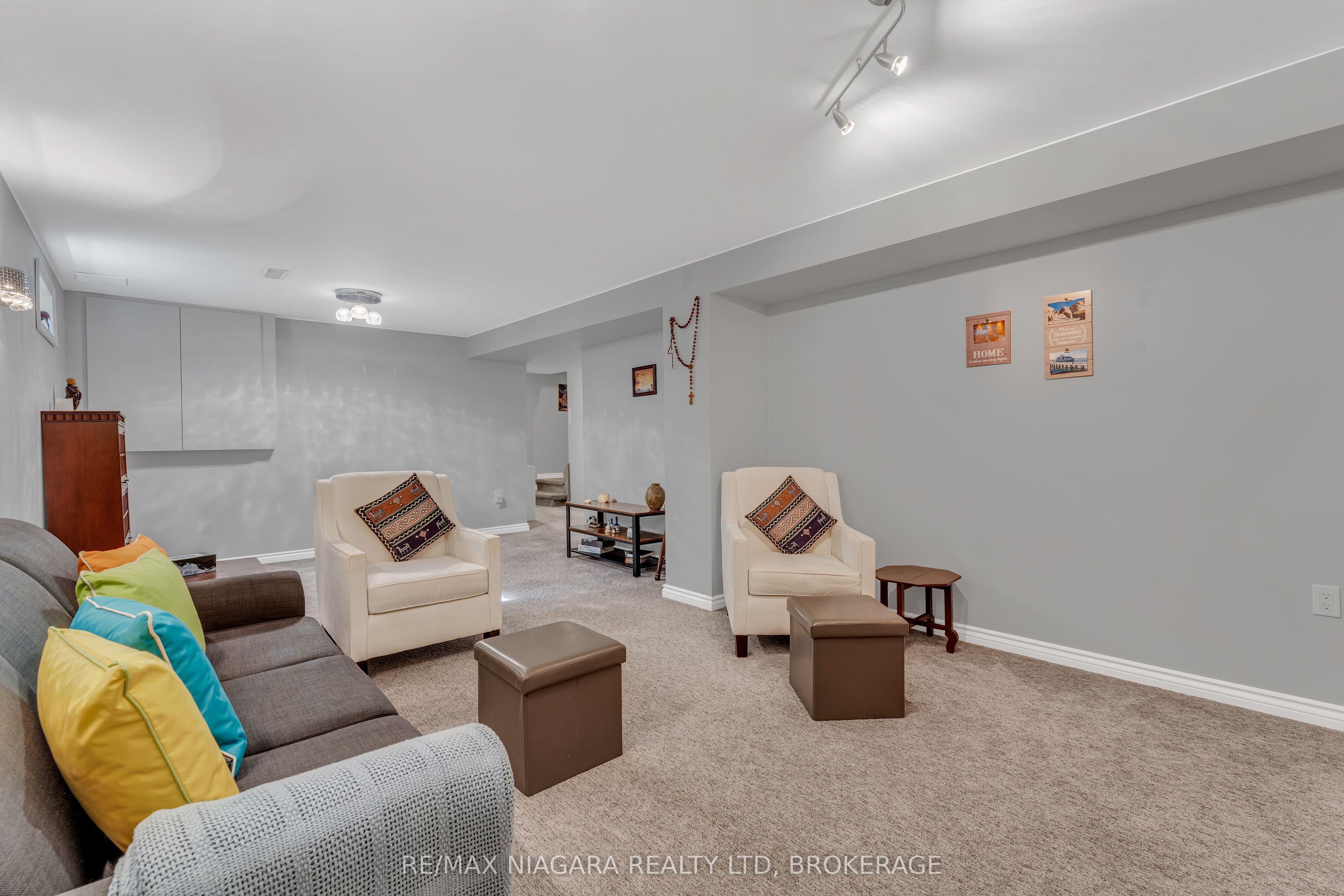 642 Carlton Street Property Photo 24