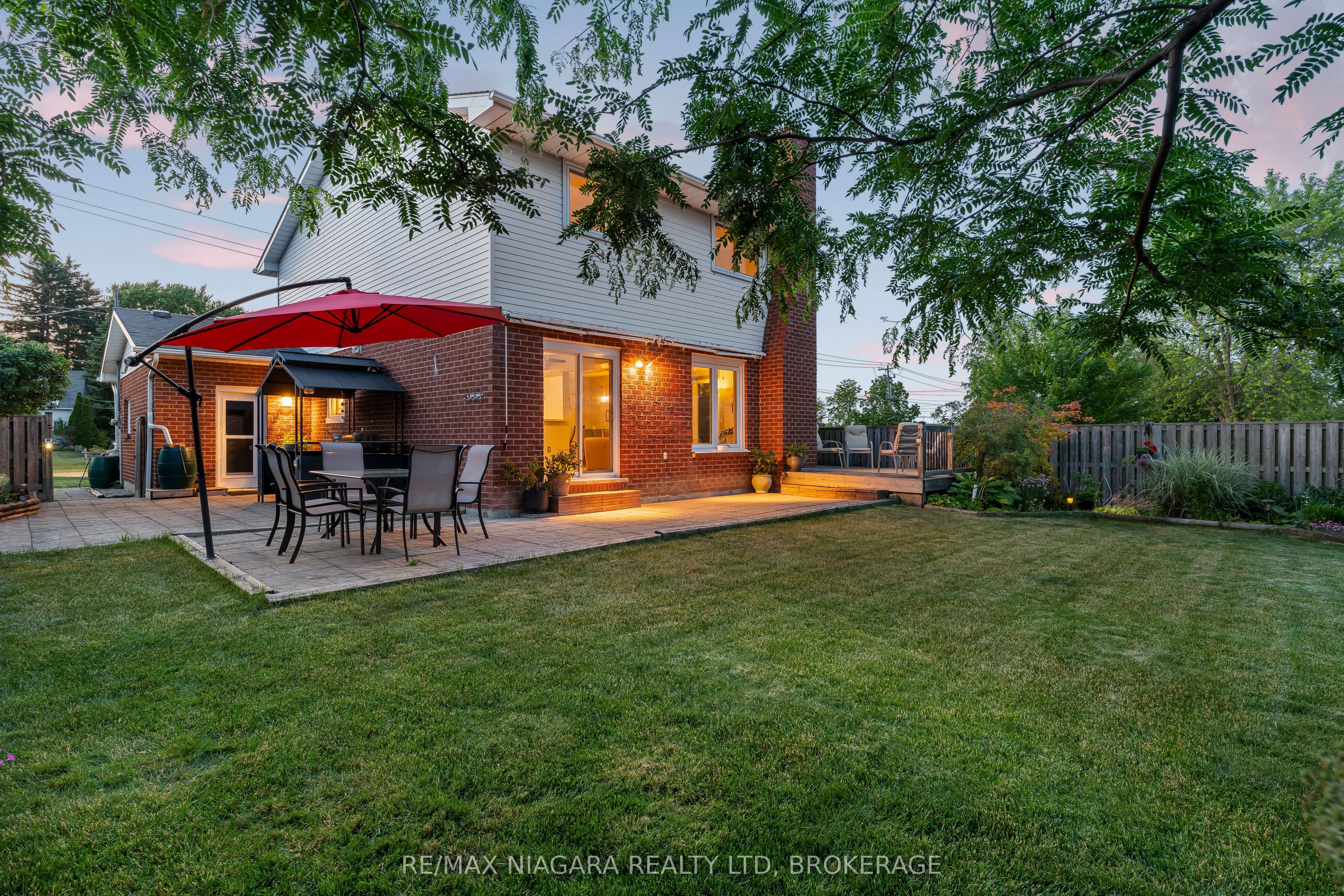 642 Carlton Street Property Photo 27