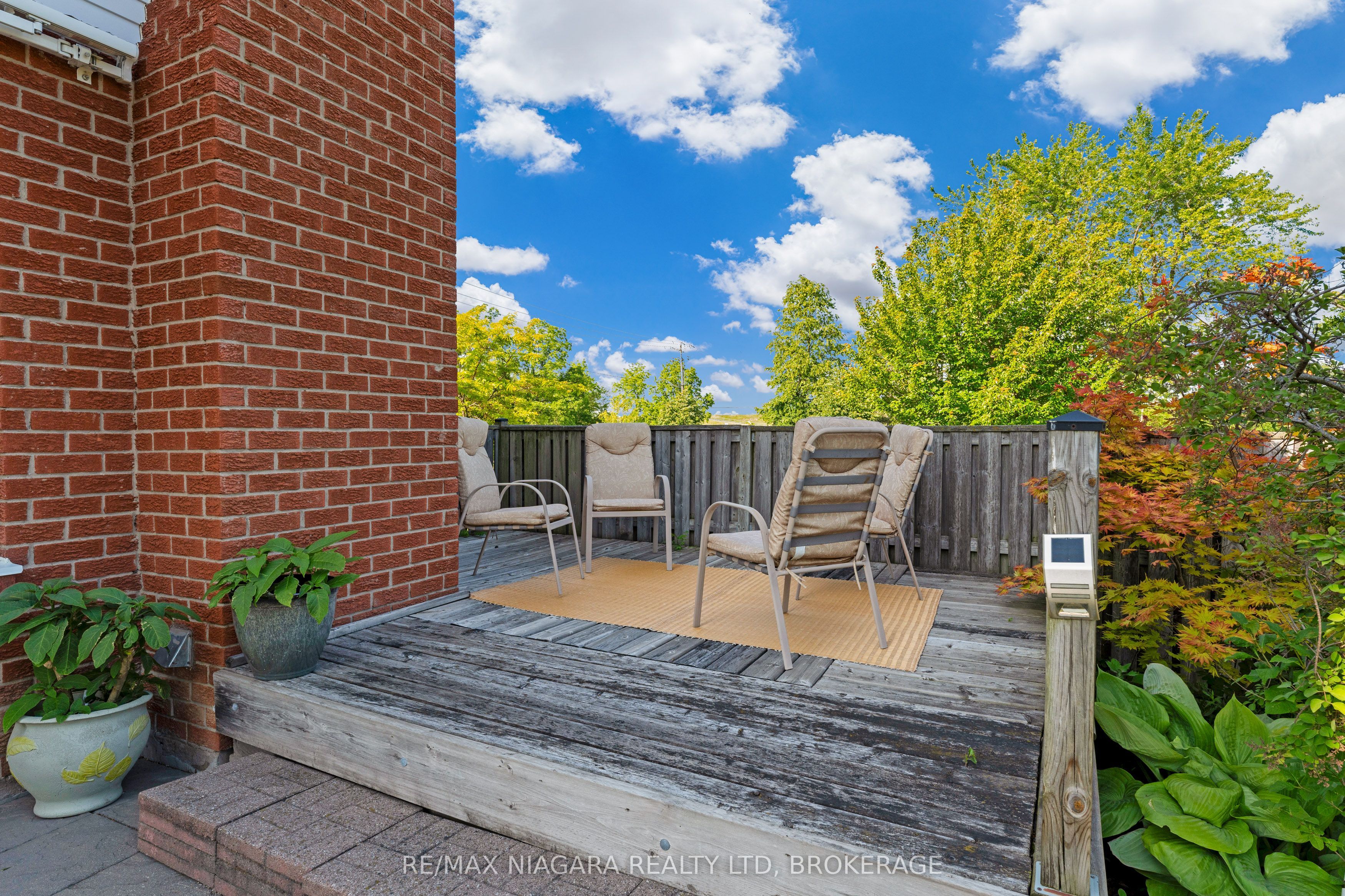 642 Carlton Street Property Photo 29