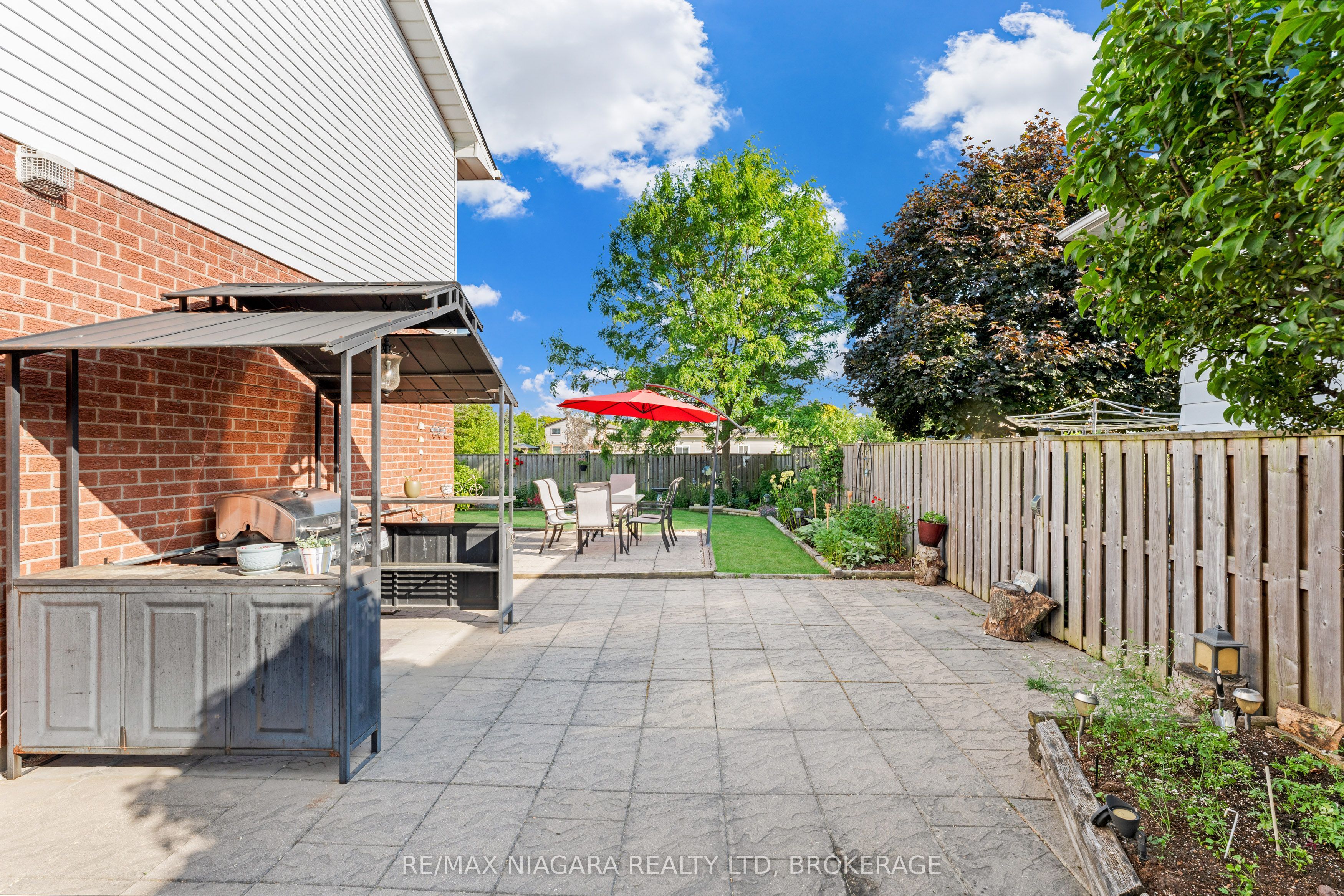 642 Carlton Street Property Photo 31