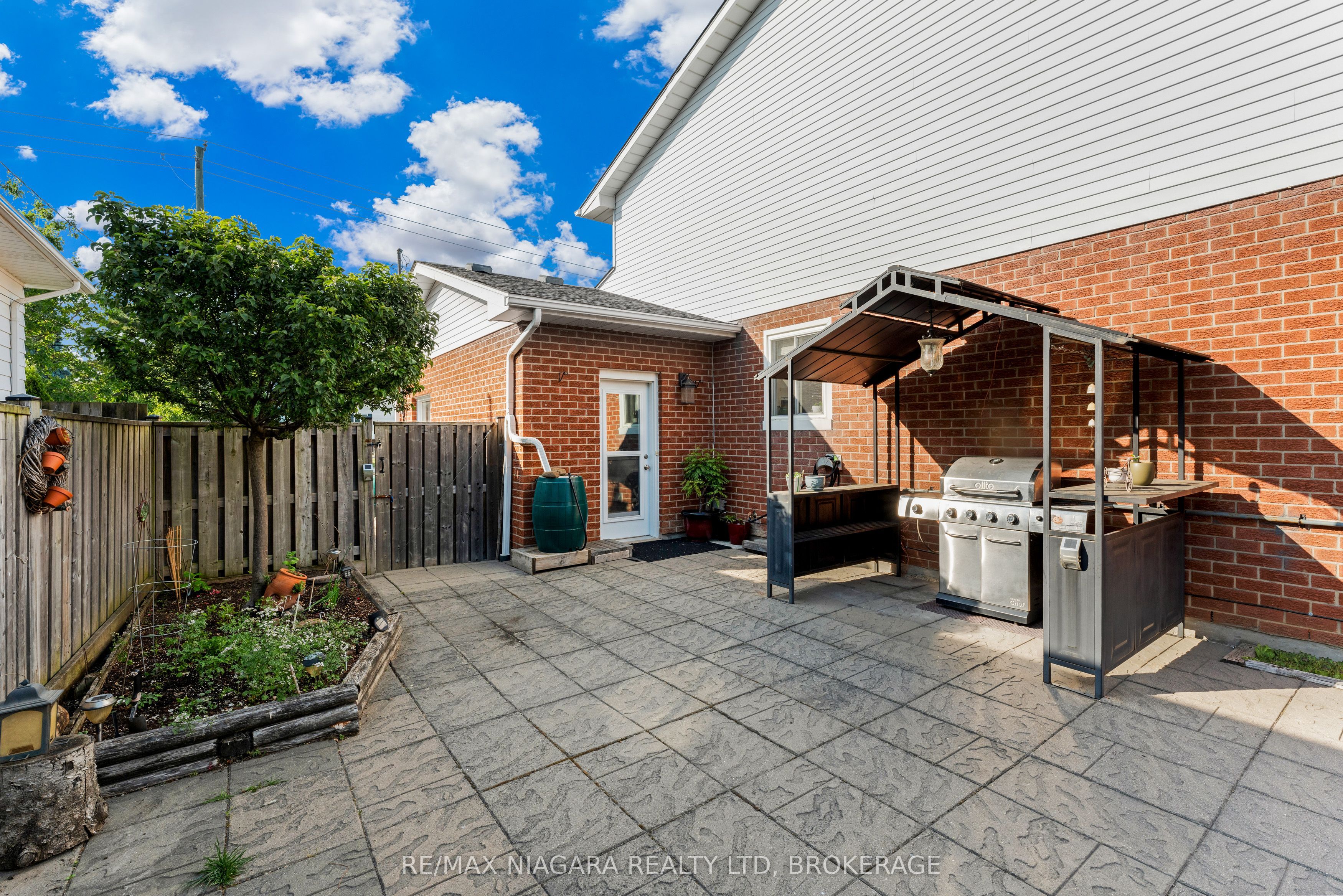 642 Carlton Street Property Photo 32