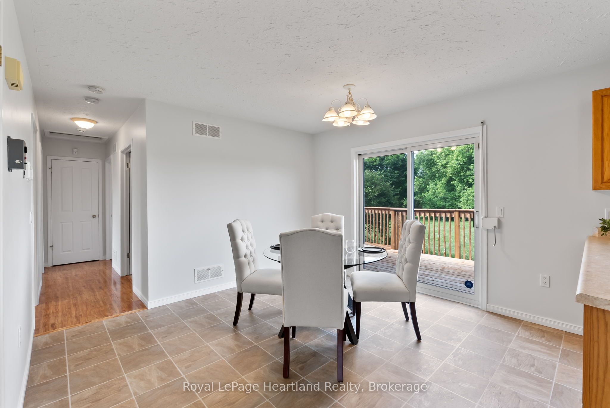 214 Margaret Street S Property Photo 14