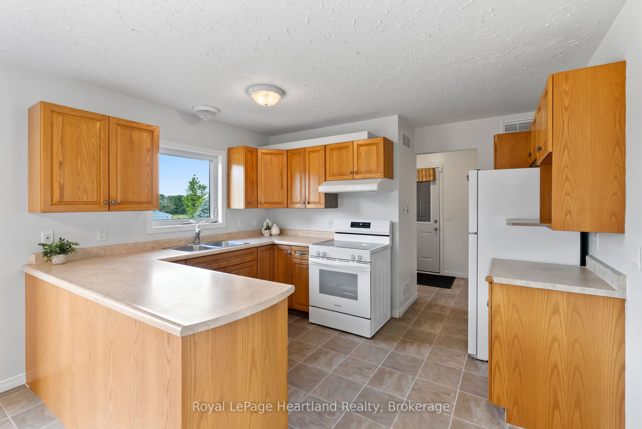 214 Margaret Street S Property Photo 15