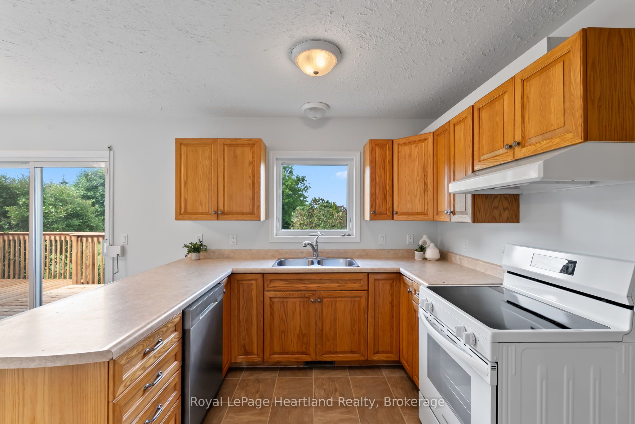 214 Margaret Street S Property Photo 16