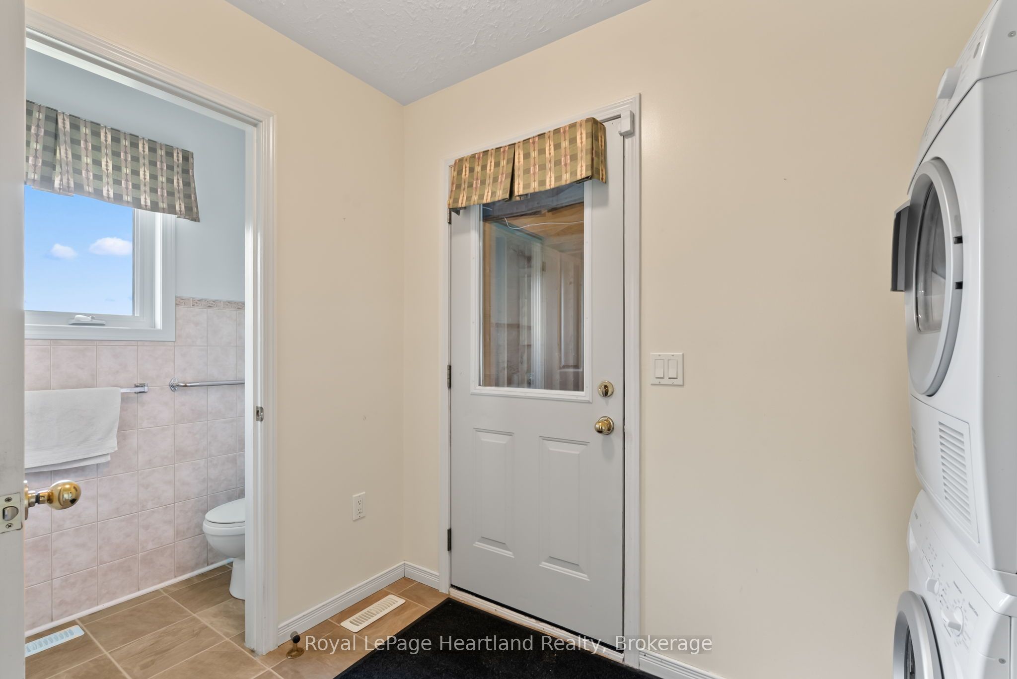 214 Margaret Street S Property Photo 17
