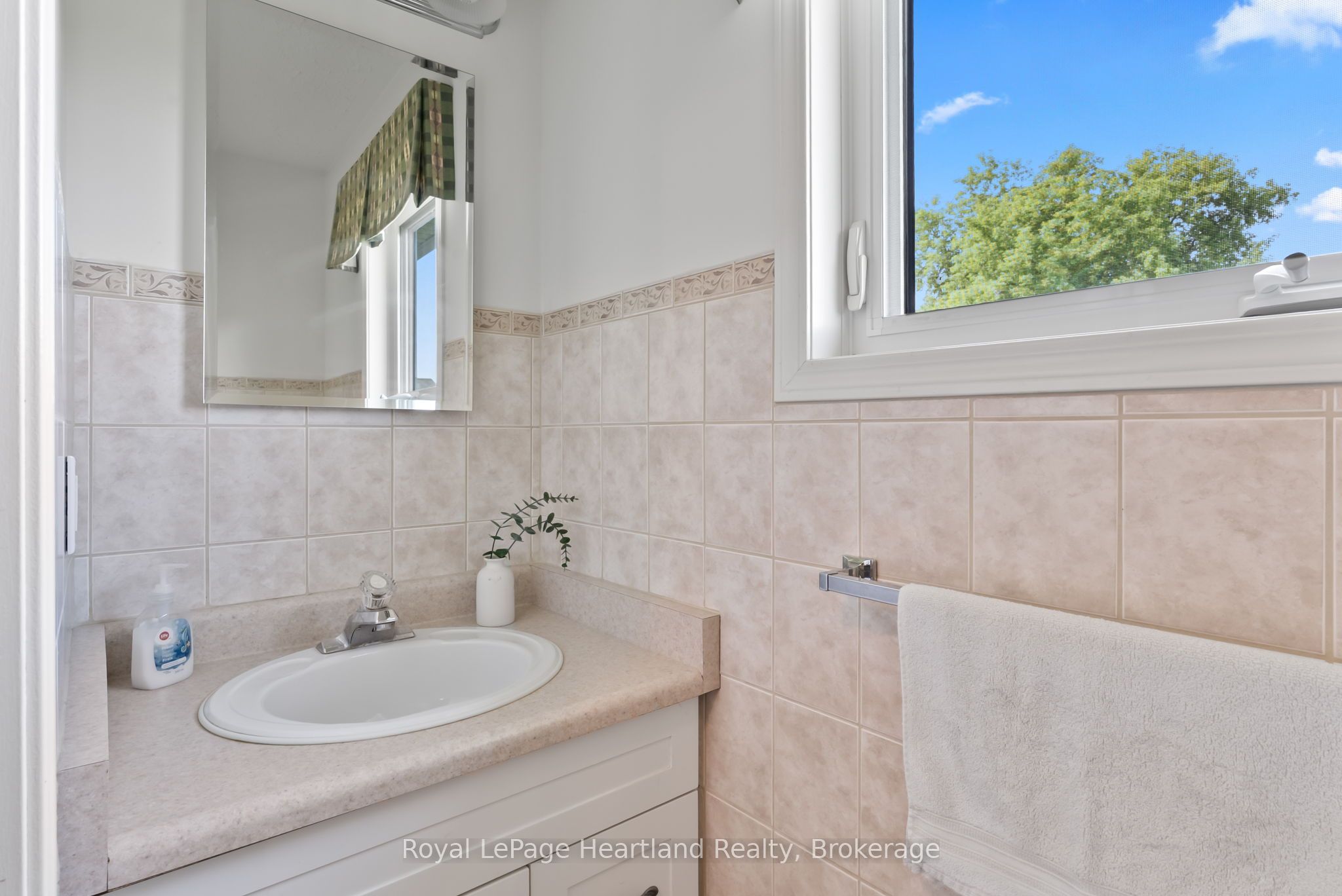 214 Margaret Street S Property Photo 19
