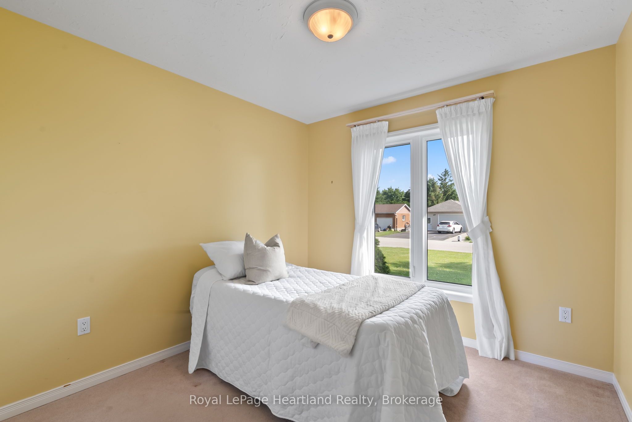 214 Margaret Street S Property Photo 22
