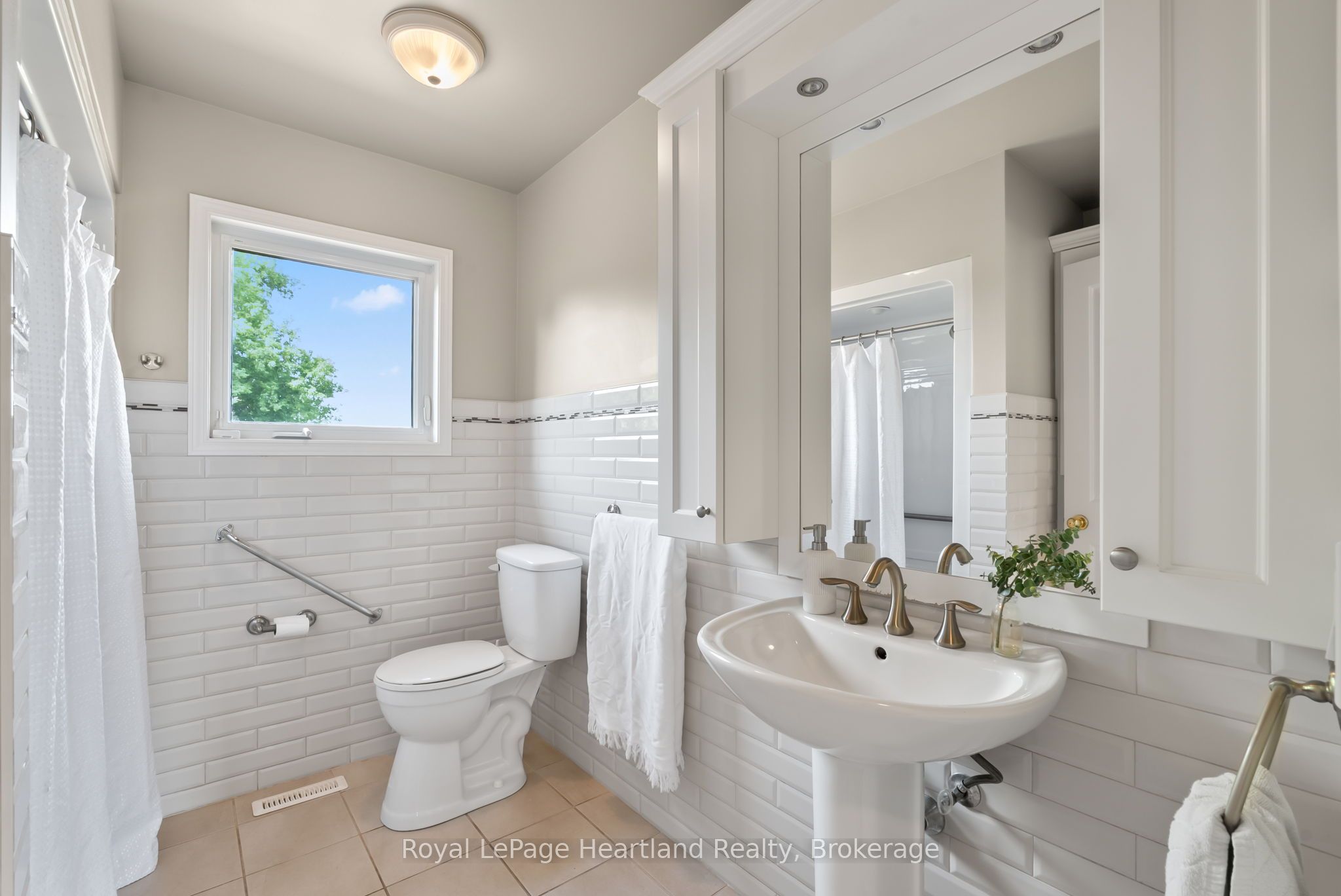 214 Margaret Street S Property Photo 23