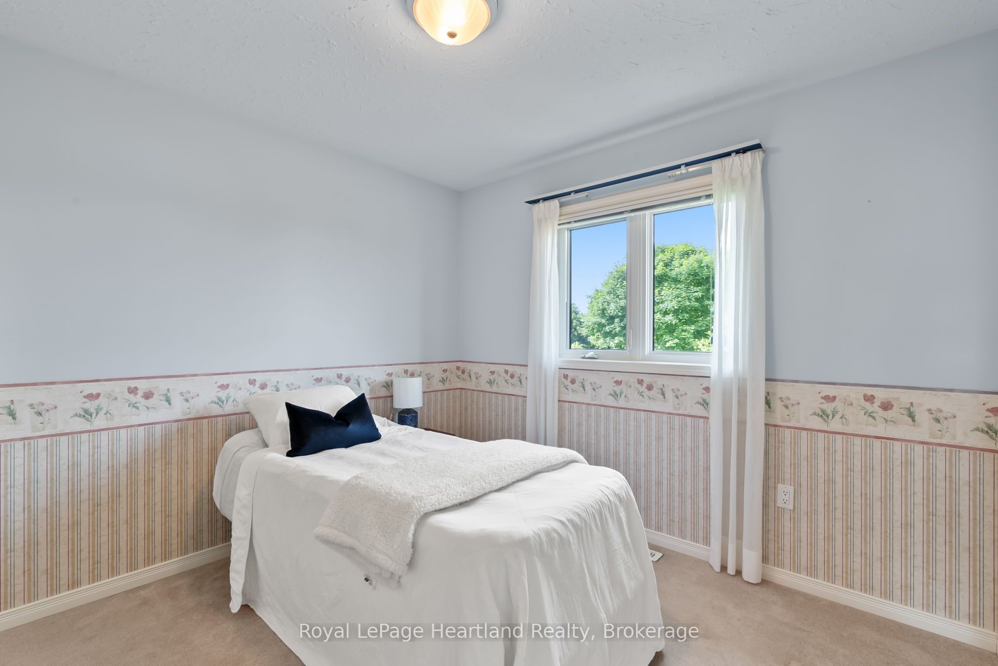 214 Margaret Street S Property Photo 25