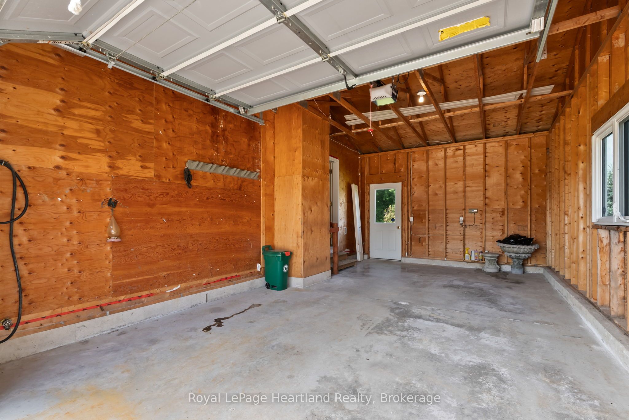 214 Margaret Street S Property Photo 35