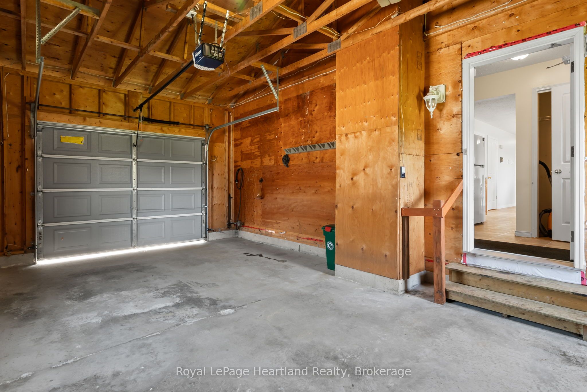 214 Margaret Street S Property Photo 36