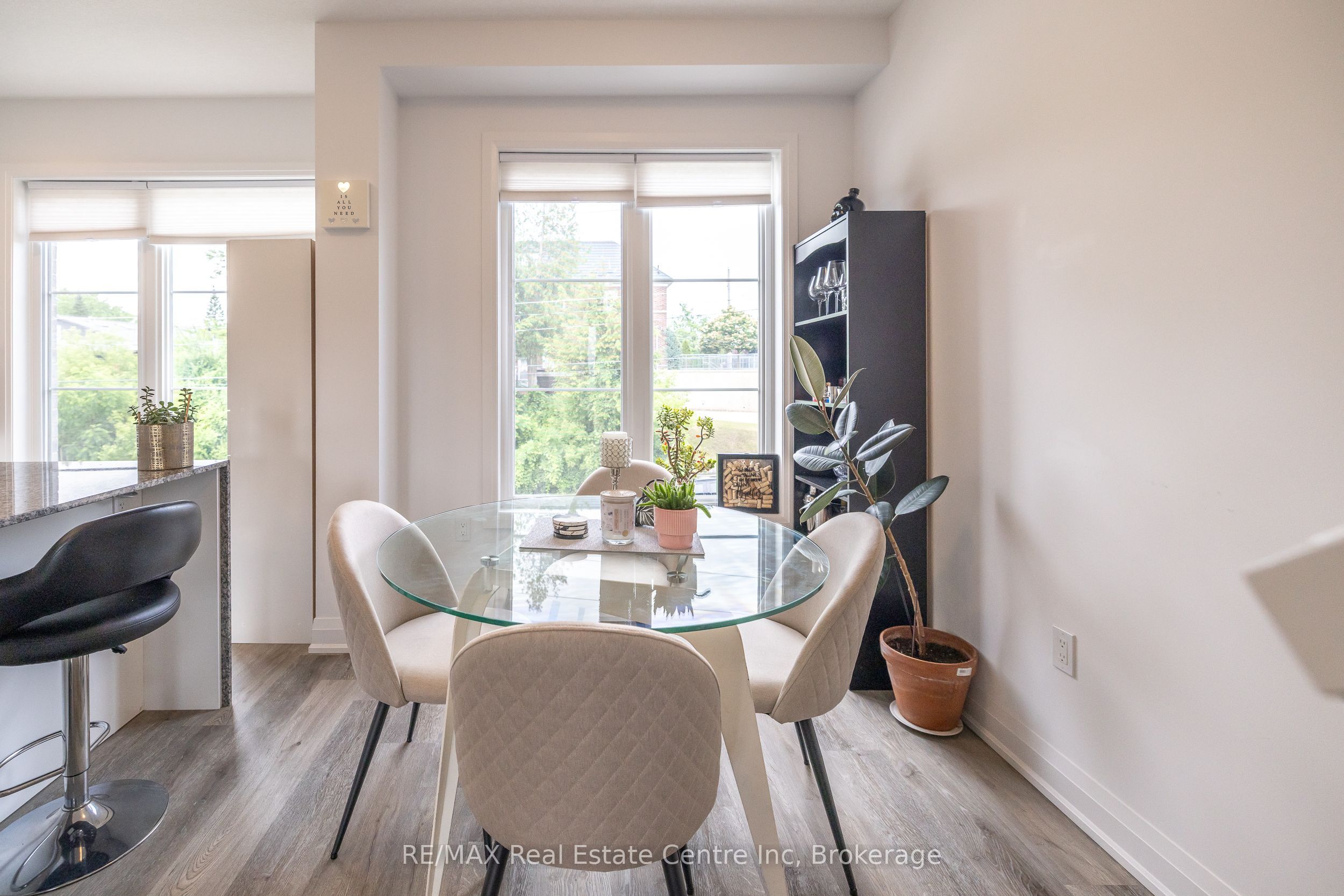 170 Huron Street Property Photo 8
