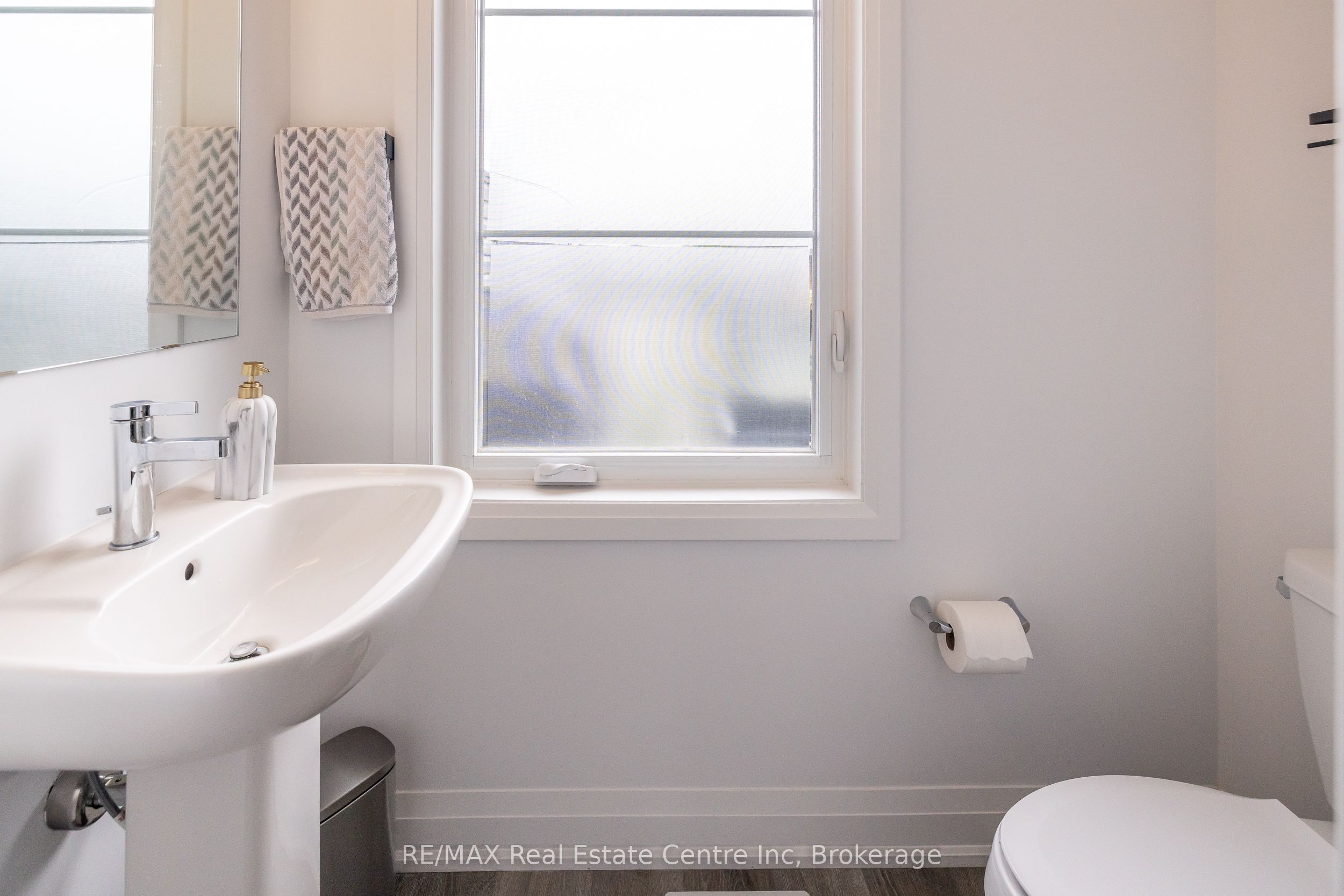 170 Huron Street Property Photo 9