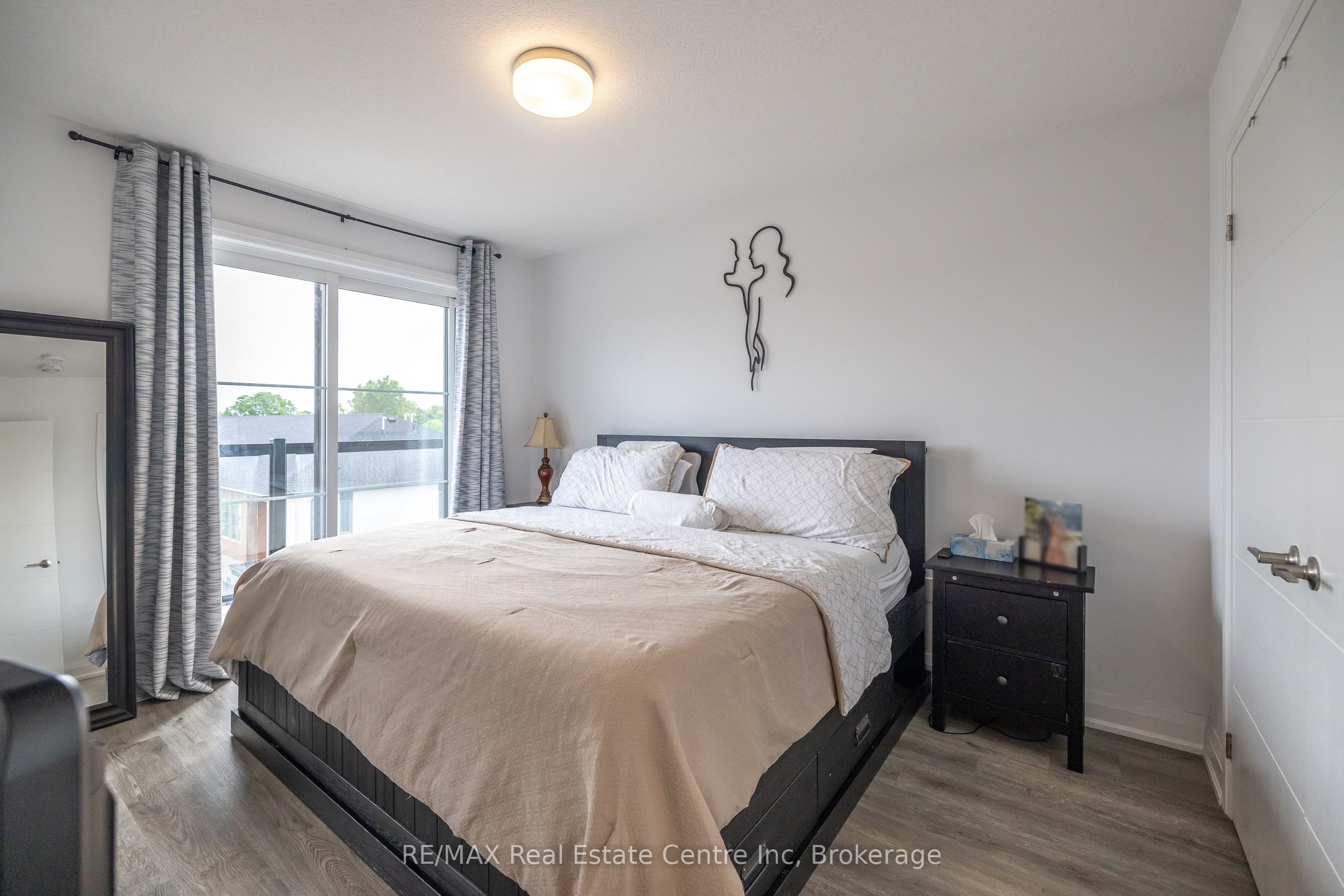 170 Huron Street Property Photo 13
